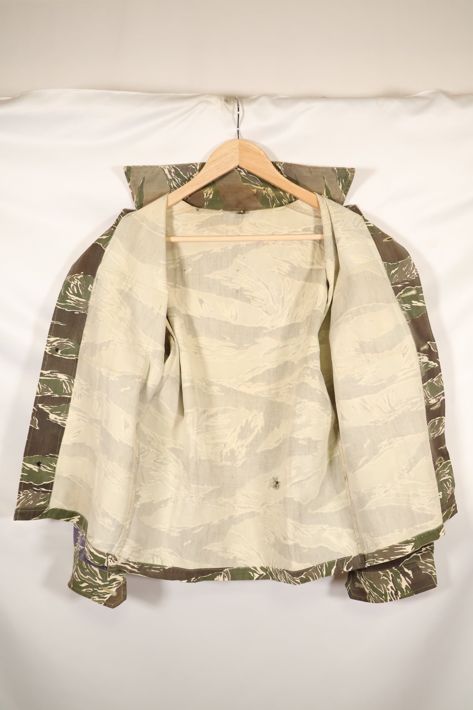 1960年代中頃 沖縄タイガーパターン タイガーストライプ Asian Cut シャツ 袖改装 ボタン欠損 中古品
