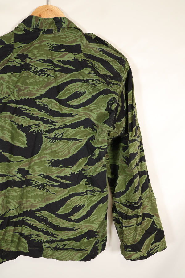 1968 and 1969 73rd surveillance airplane company direct embroidery VNMC 4th pattern tiger stripe set, never used