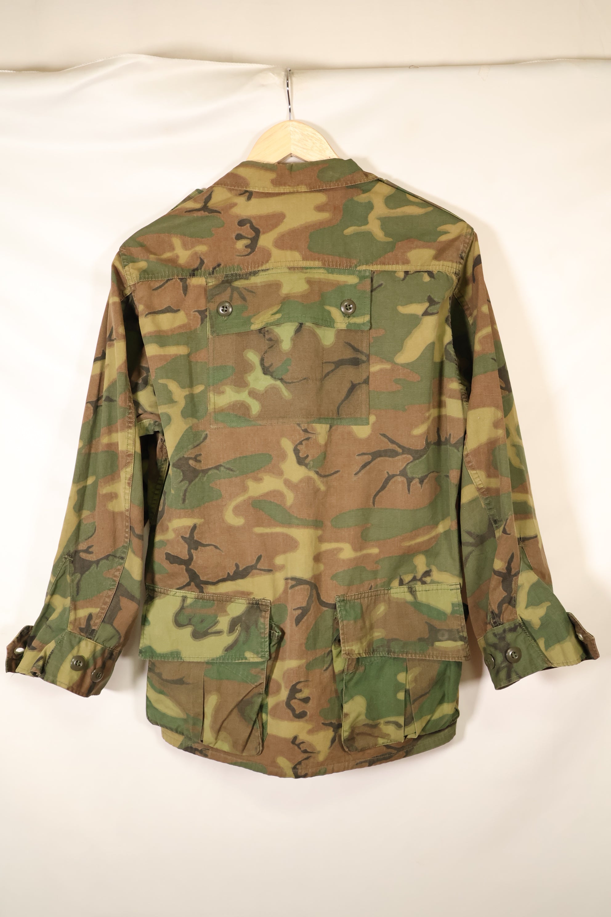 Mid-1960s non ripstop fabric ERDL camouflage rare print fabric jungle fatigues jacket, used.