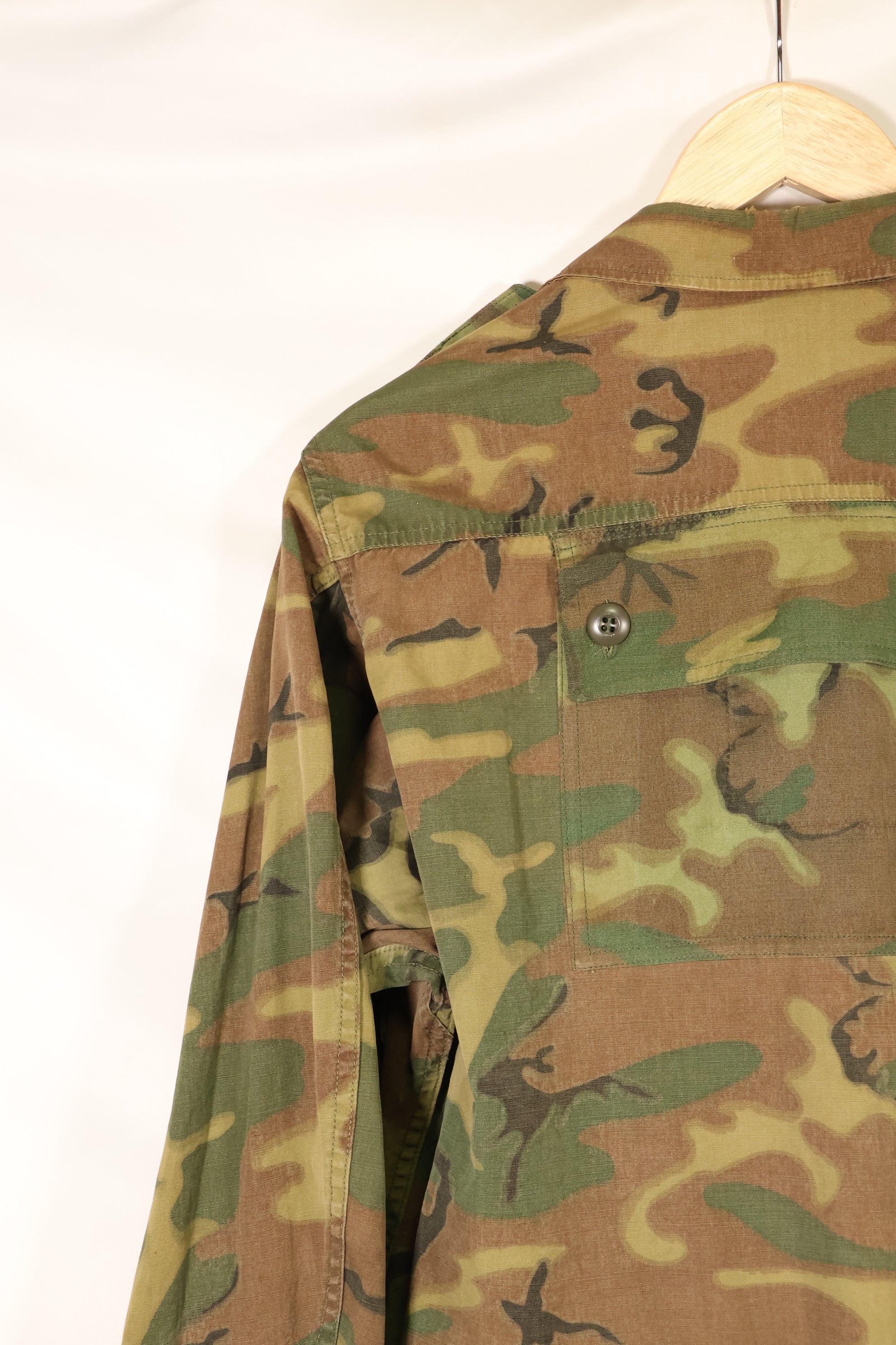 Mid-1960s non ripstop fabric ERDL camouflage rare print fabric jungle fatigues jacket, used.