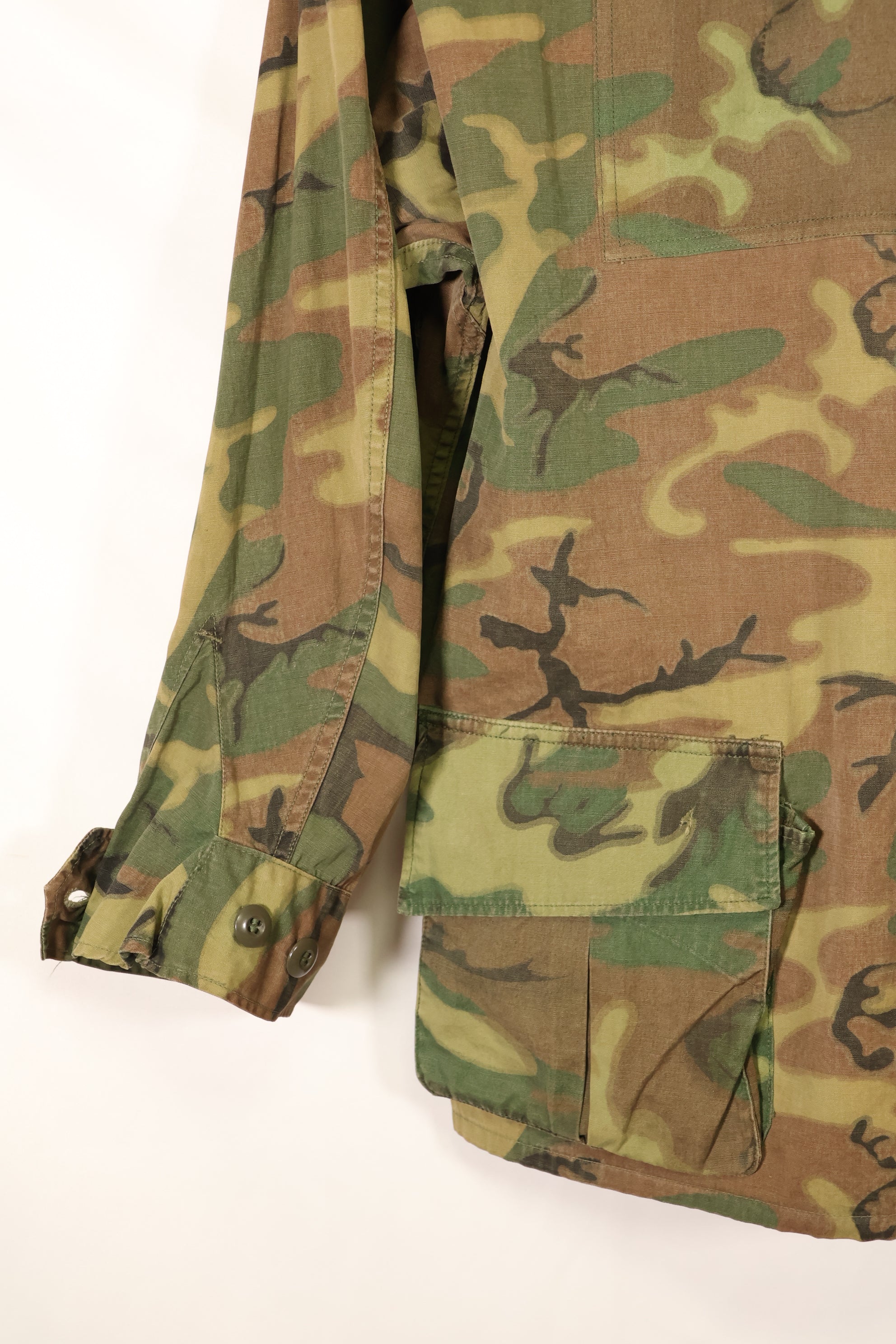 Mid-1960s non ripstop fabric ERDL camouflage rare print fabric jungle fatigues jacket, used.