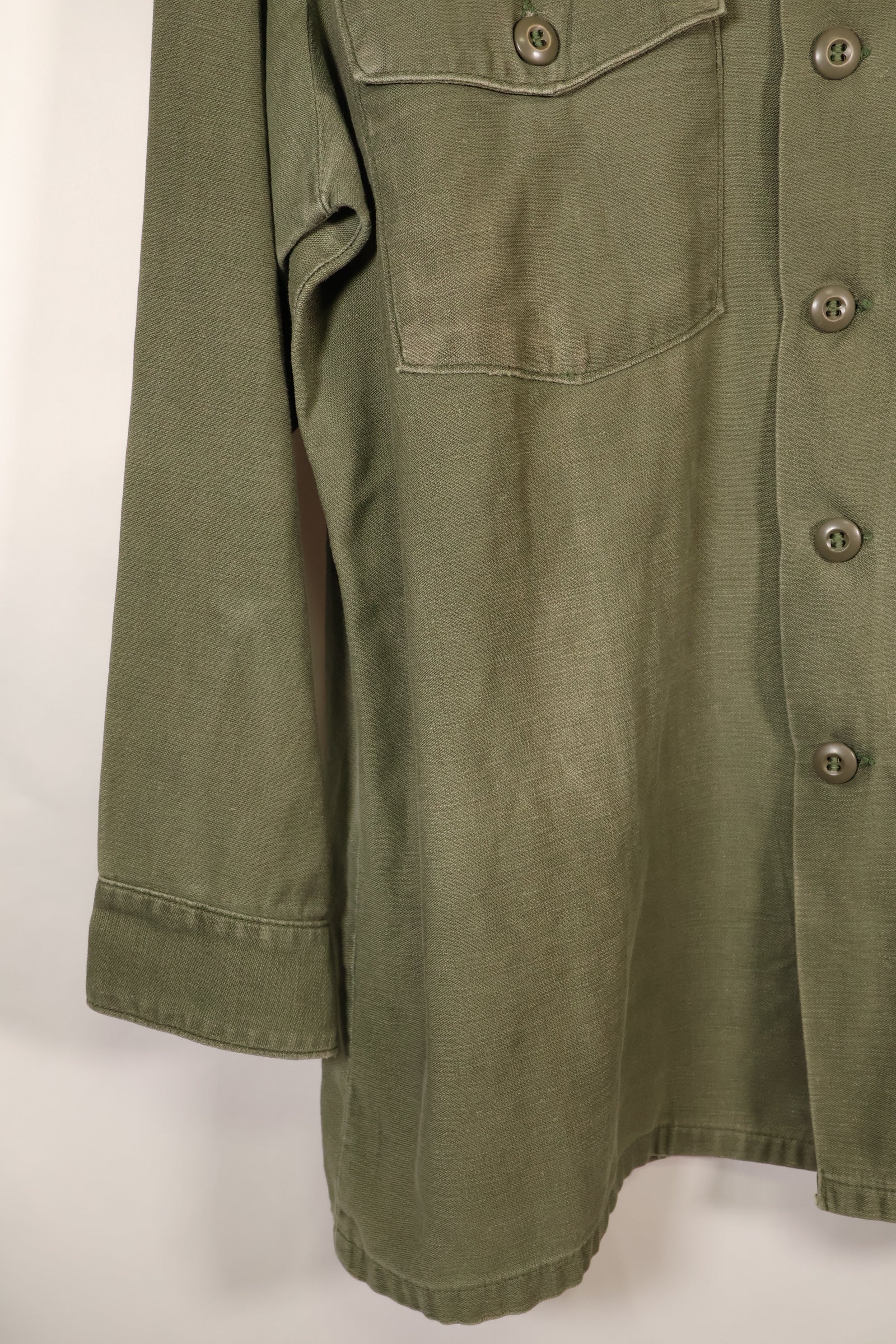 Late 1960s Contract Item, 16 1/2 x 32, OG-107, Utility Shirt with Patch, Used