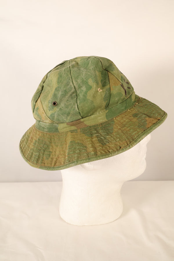 1960s-early 70s USMC privately procured Mitchell pattern camouflage shelterhalf boonie hat, used.