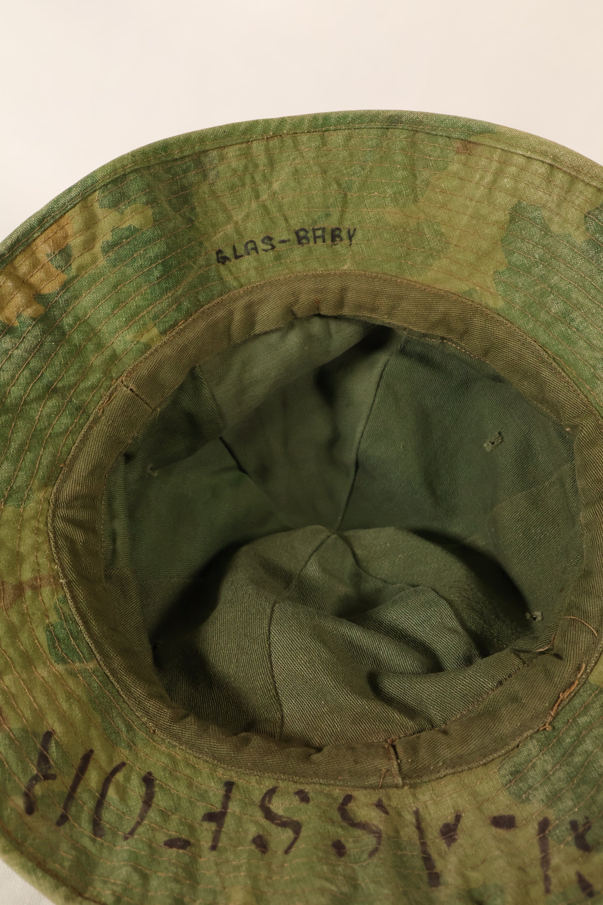 1960s-early 70s USMC privately procured Mitchell pattern camouflage shelterhalf boonie hat, used.