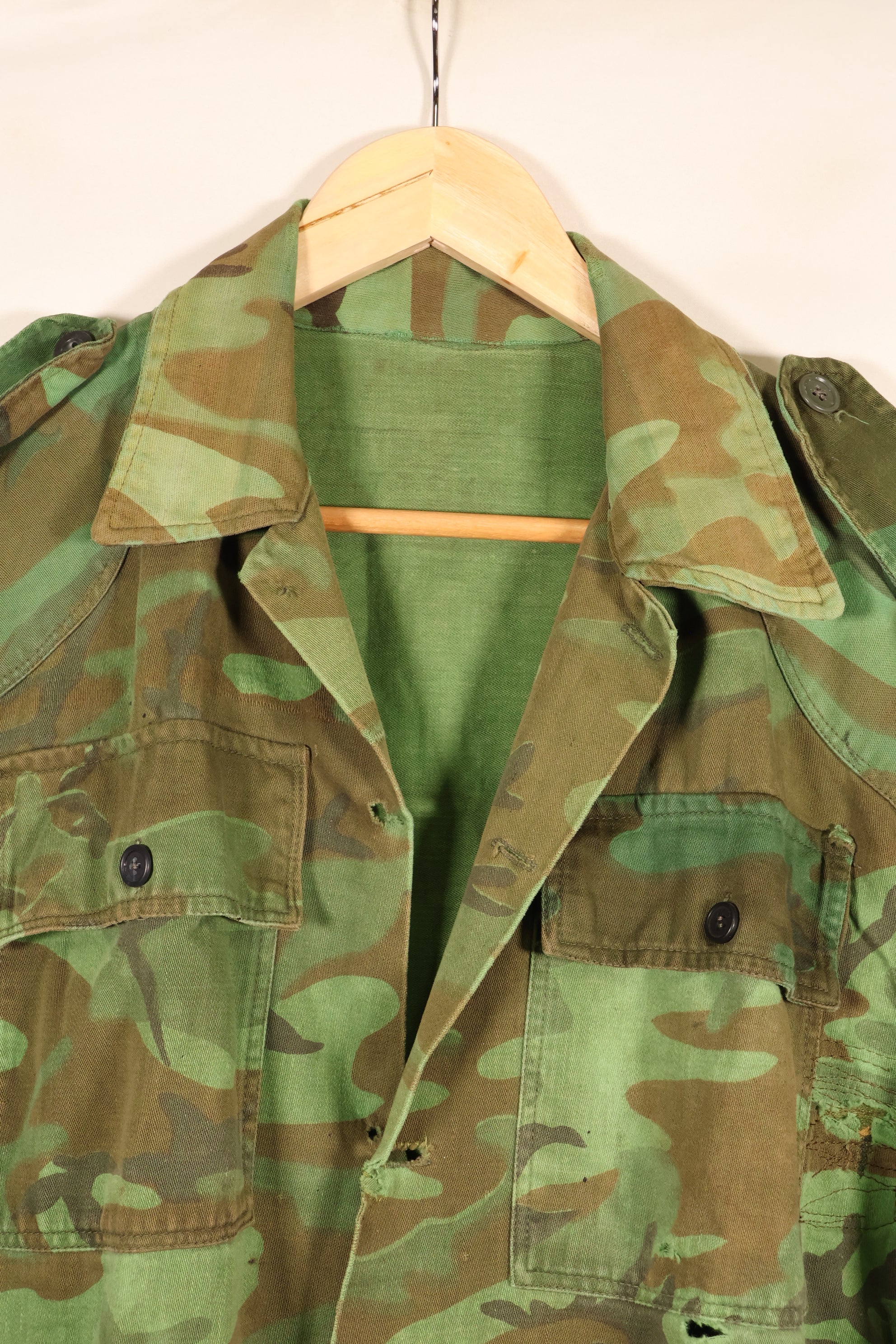 Early 1970s, Large Size, ARVN, South Vietnamese Airborne Division, Leaf Camouflage Shirt, Repaired, Used