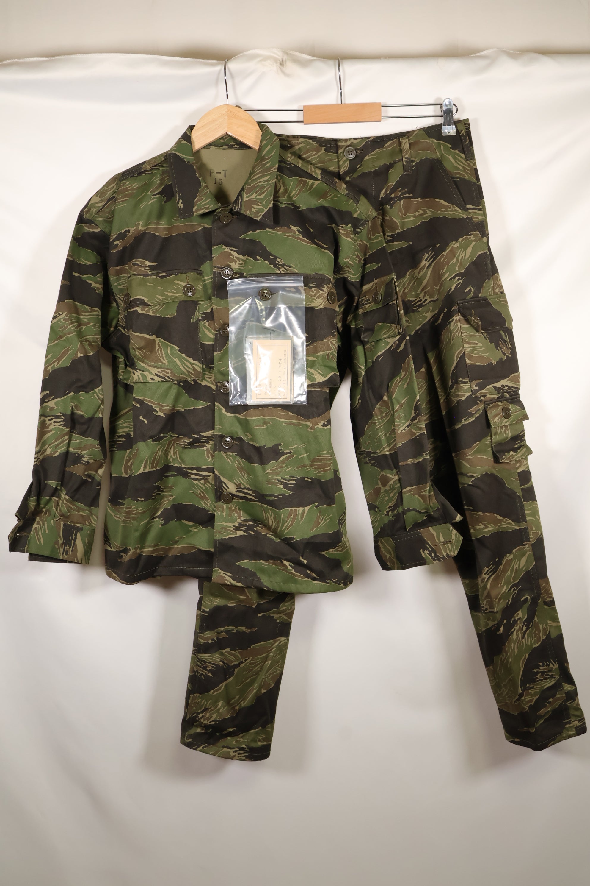 1970s DAJB09 with contract tag Made in Japan Tiger stripe top and bottom set, never used