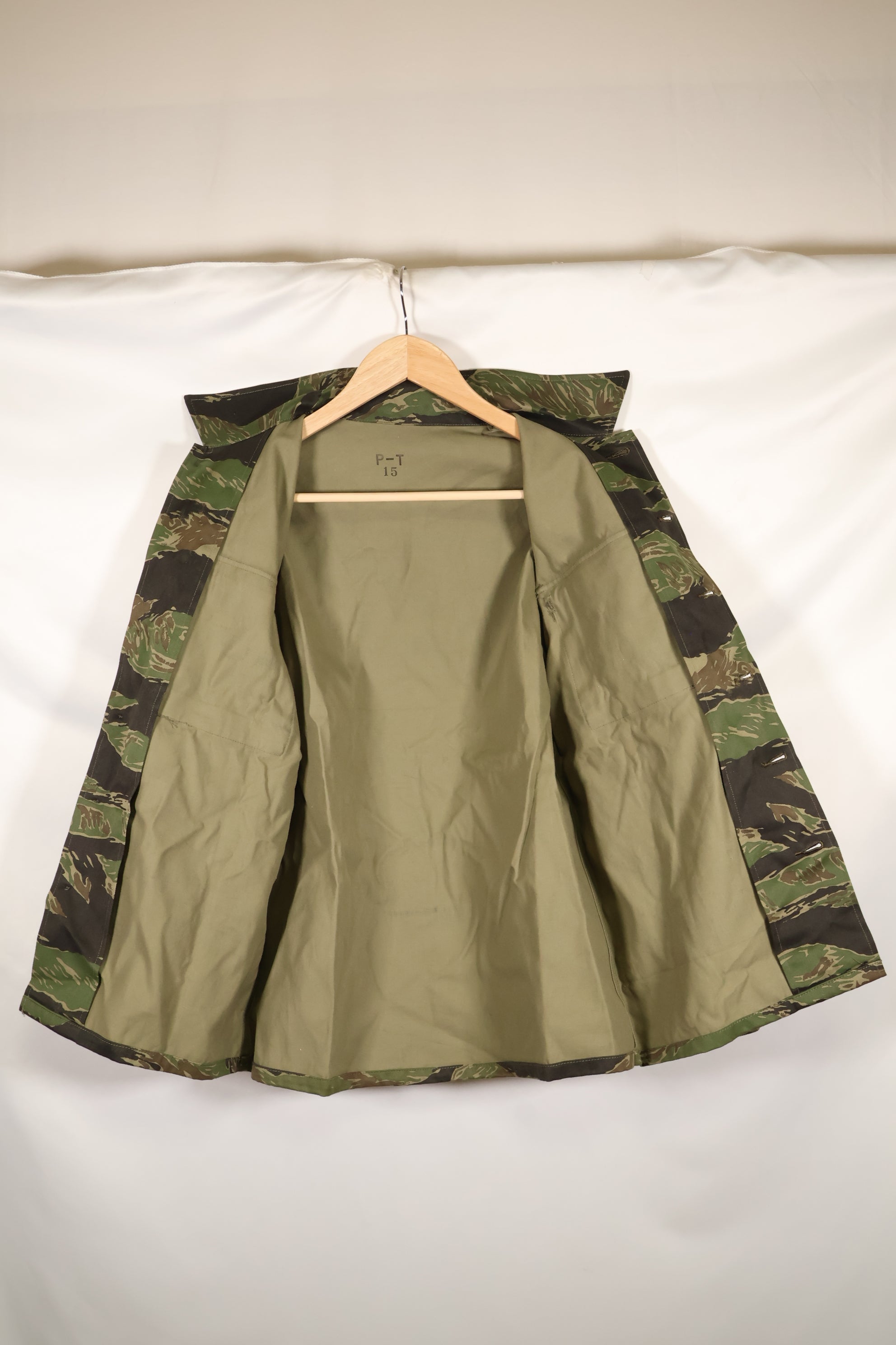 1970s DAJB09 with contract tag Made in Japan Tiger stripe top and bottom set, never used