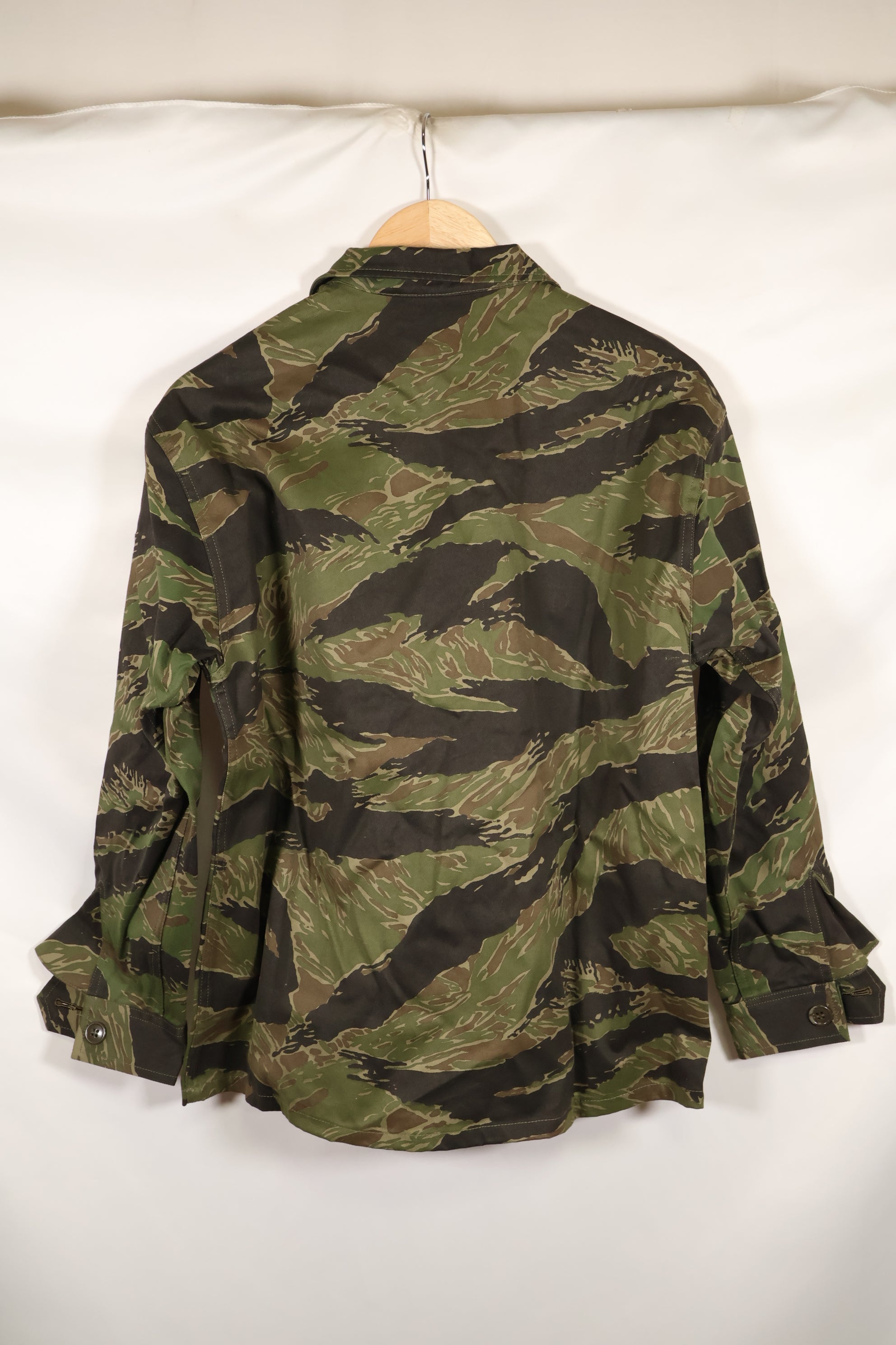 1970s DAJB09 with contract tag Made in Japan Tiger stripe top and bottom set, never used