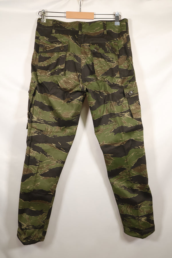 1970s DAJB09 with contract tag Made in Japan Tiger stripe top and bottom set, never used