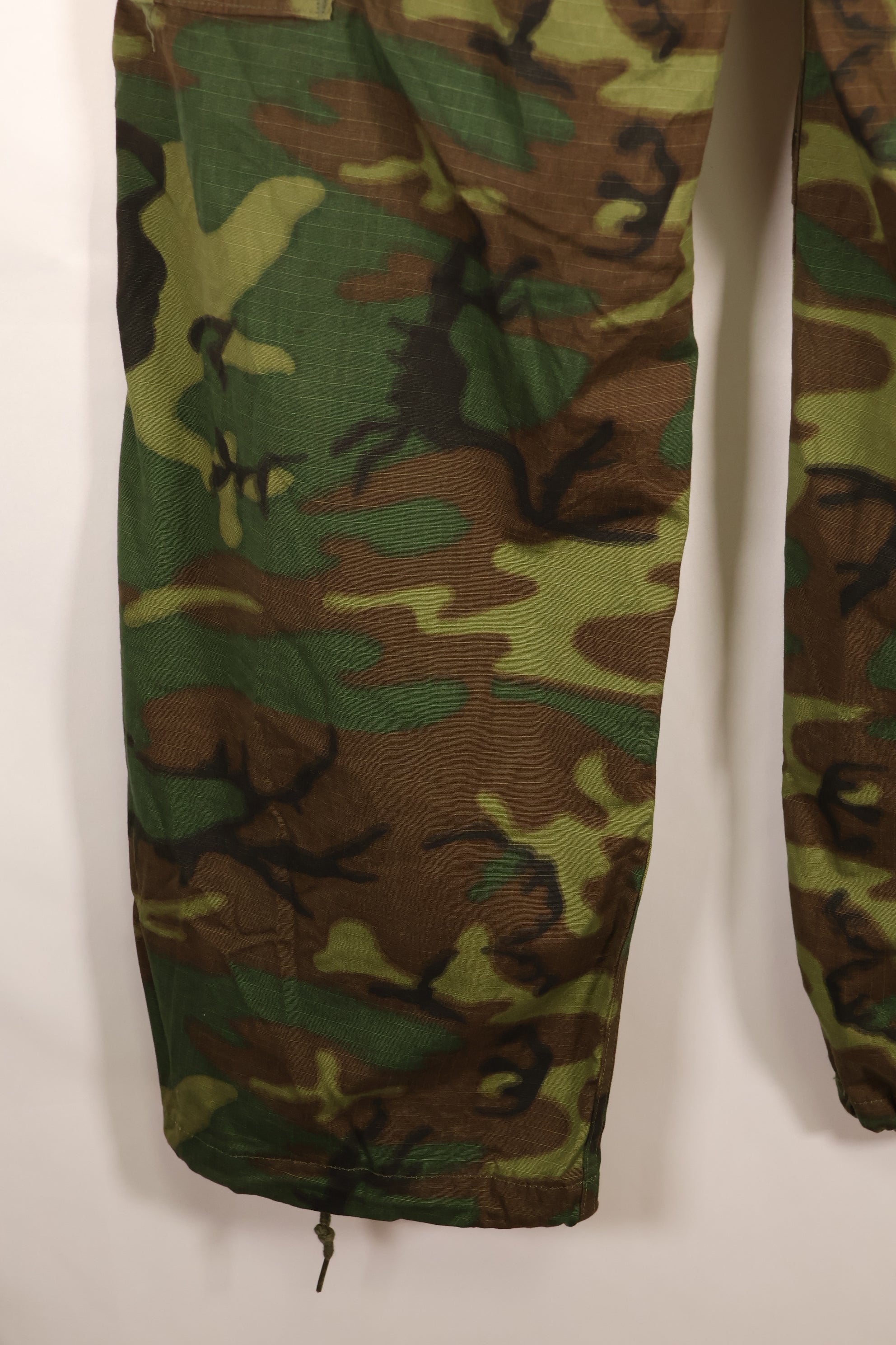 1969 Contract, S-R, Virtually Unused, ERDL Green Leaf Camo Fatigue Pants, Zipper Damaged
