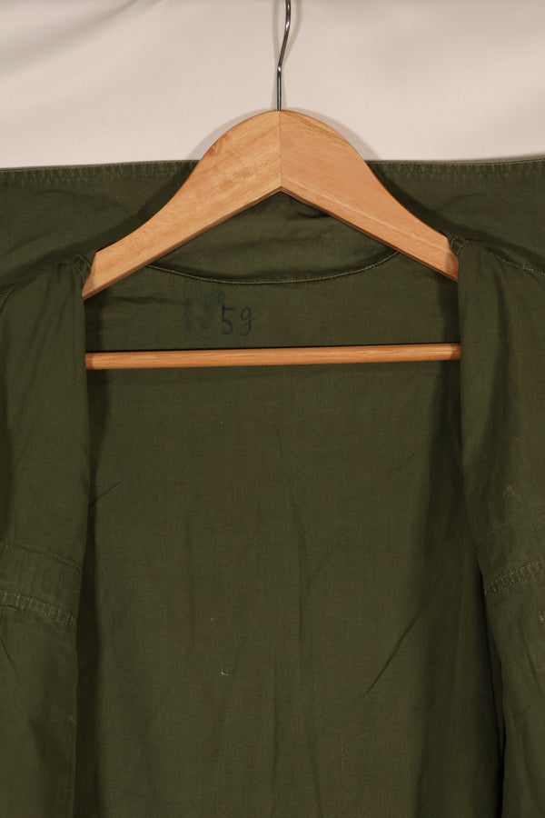 Real early 1960s rare special warfare shirt, short sleeves, patch removed, used.