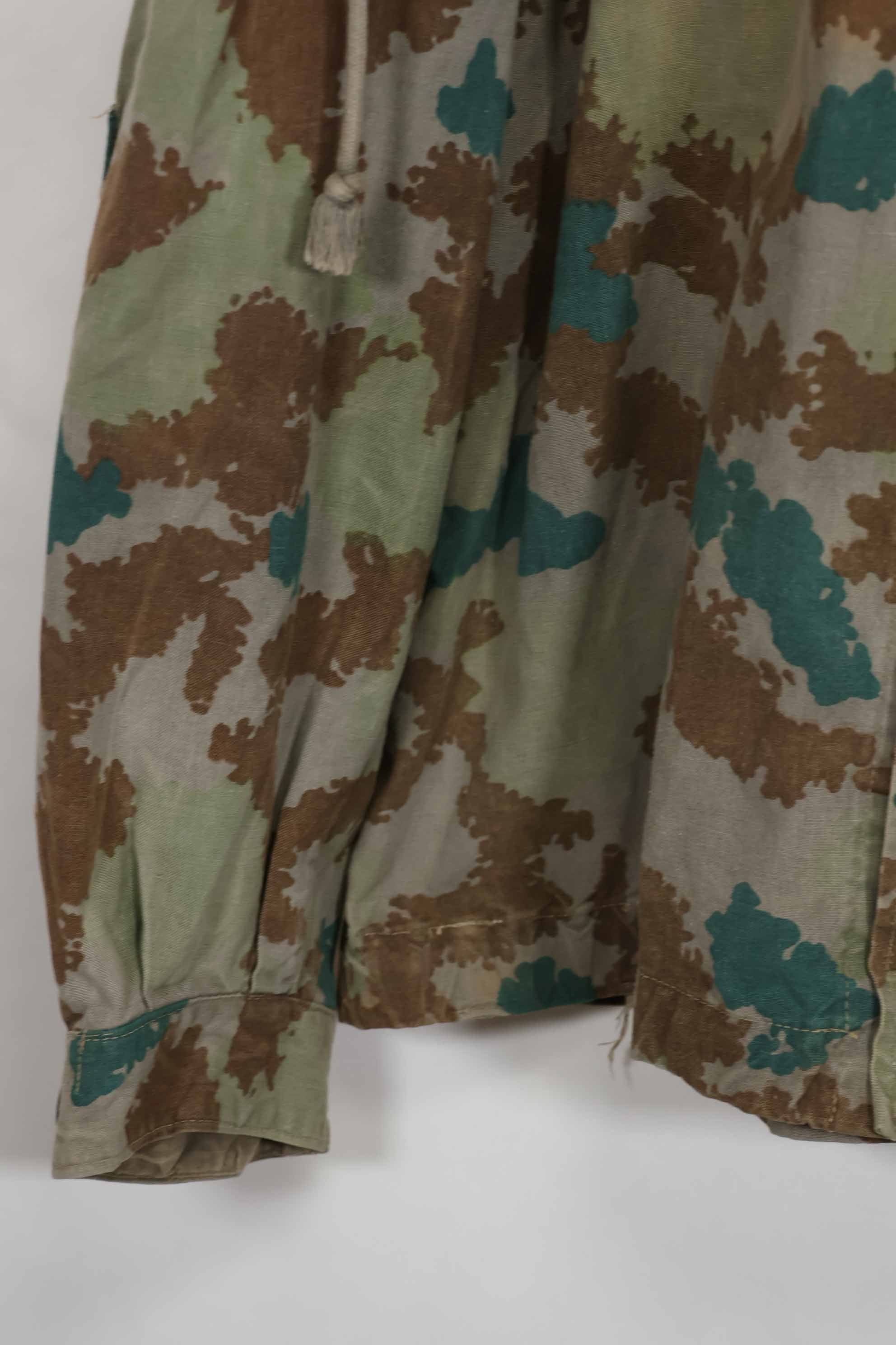 1960 East German Army NVA M58 Flächentarn sniper smock in blumentern camouflage, used.