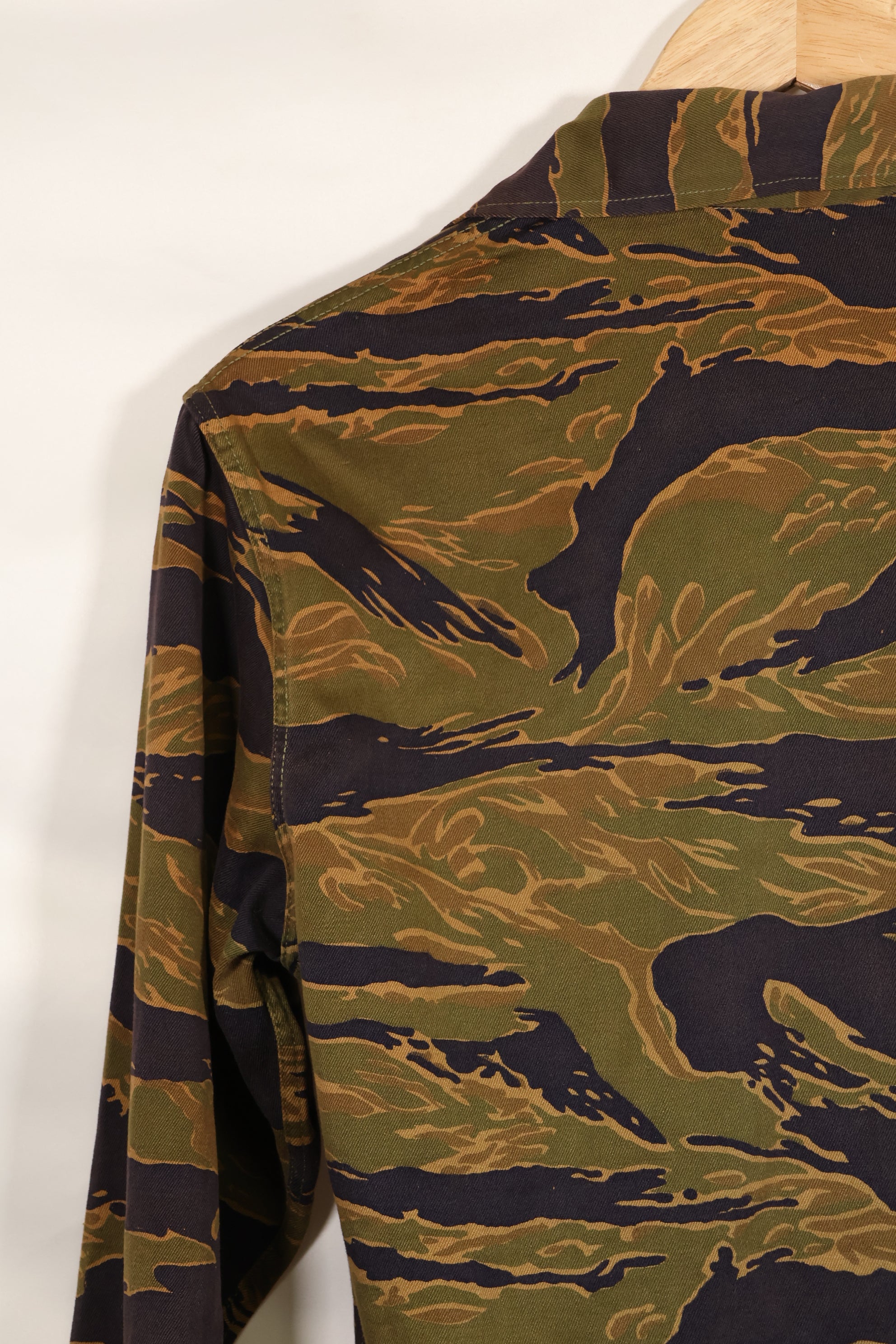 Real A-M Tiger Stripe Shirt Gold Tiger Derivative Pattern in good condition