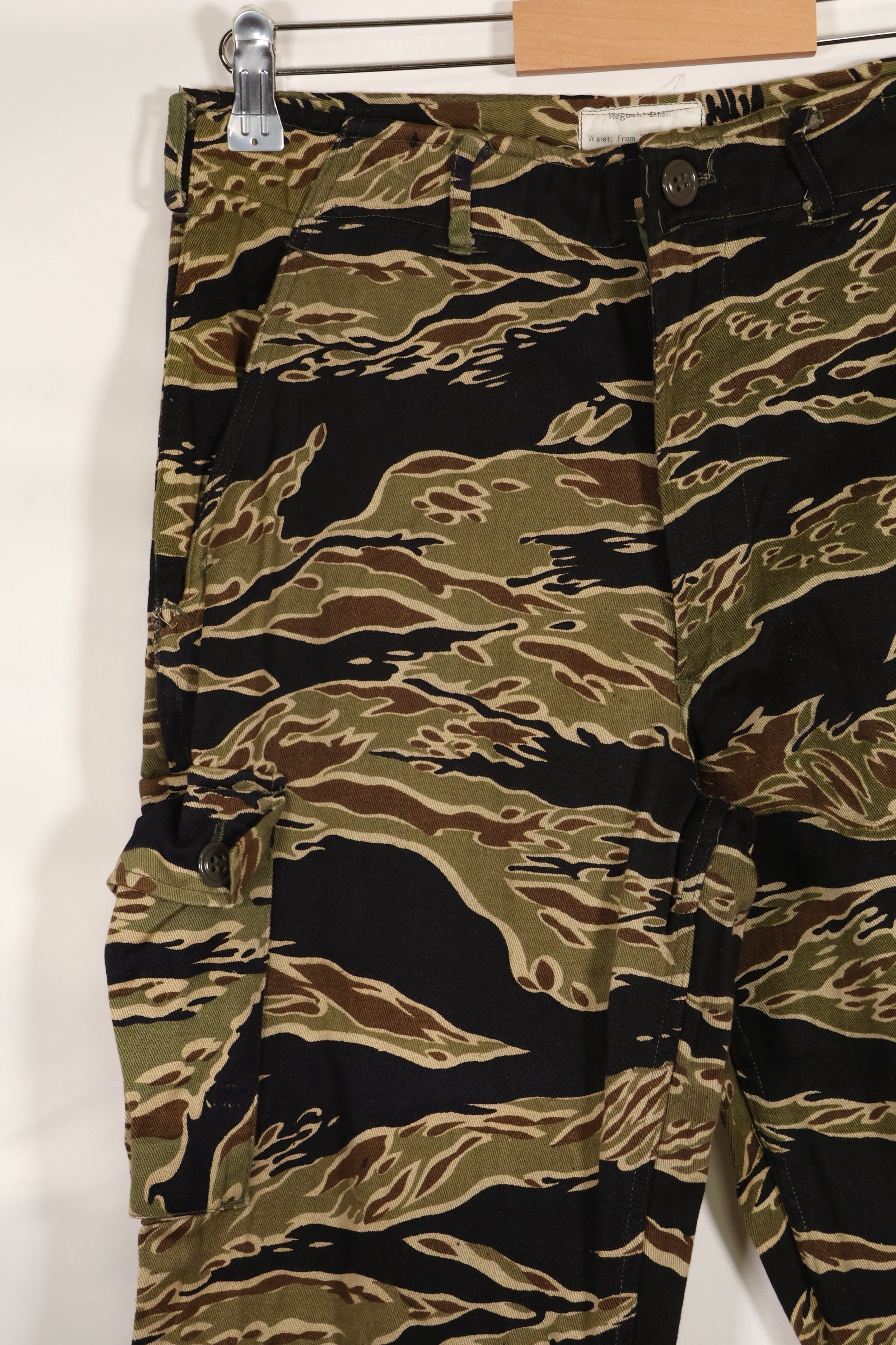 Mid-1960s early gold tiger stripe pants, size S-R, US cut, good condition.