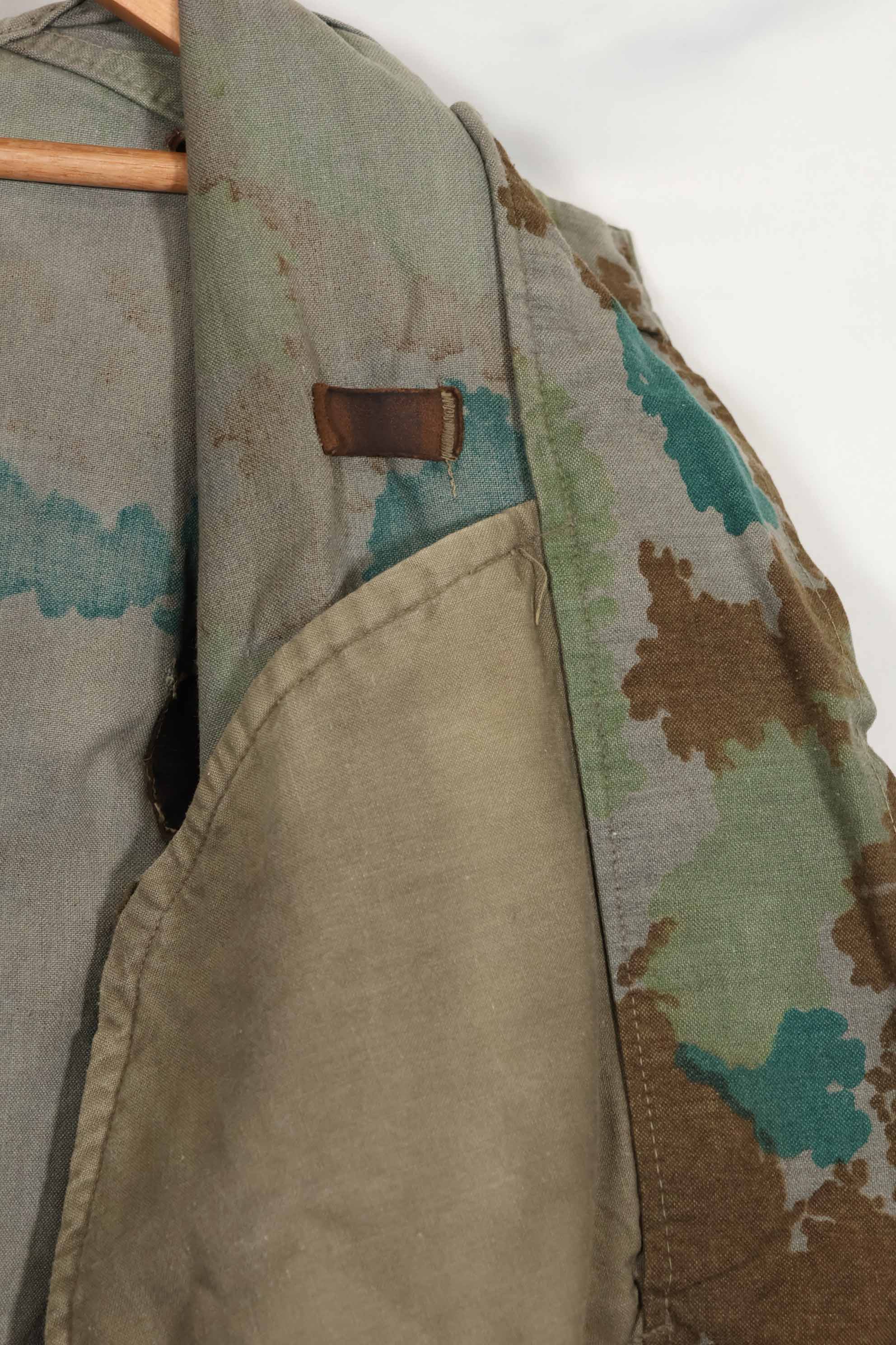 1960 East German Army NVA M58 Flächentarn sniper smock in blumentern camouflage, used.