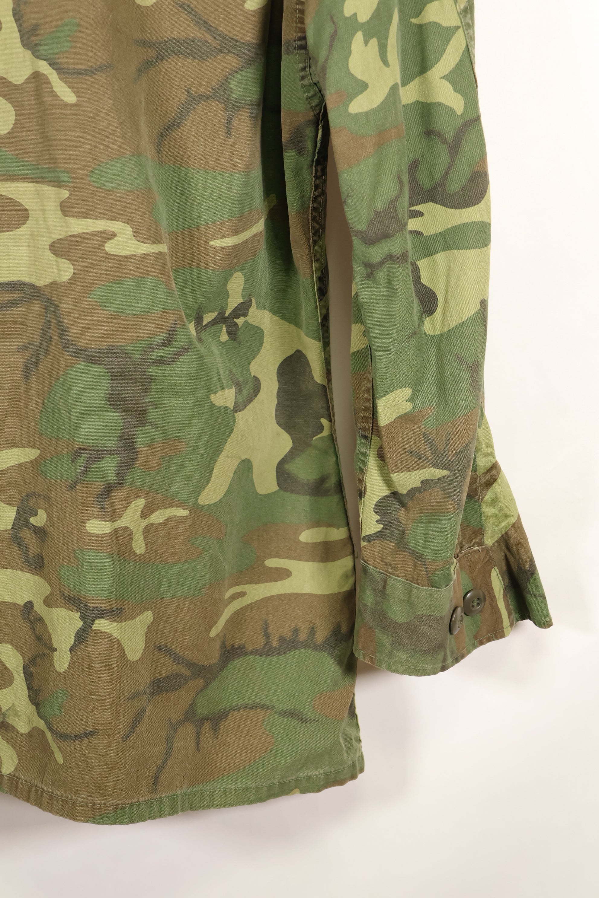Circa 1966–67 | Estimated S-R | ERDL | Non-ripstop | Early print | Jungle fatigue jacket | Used