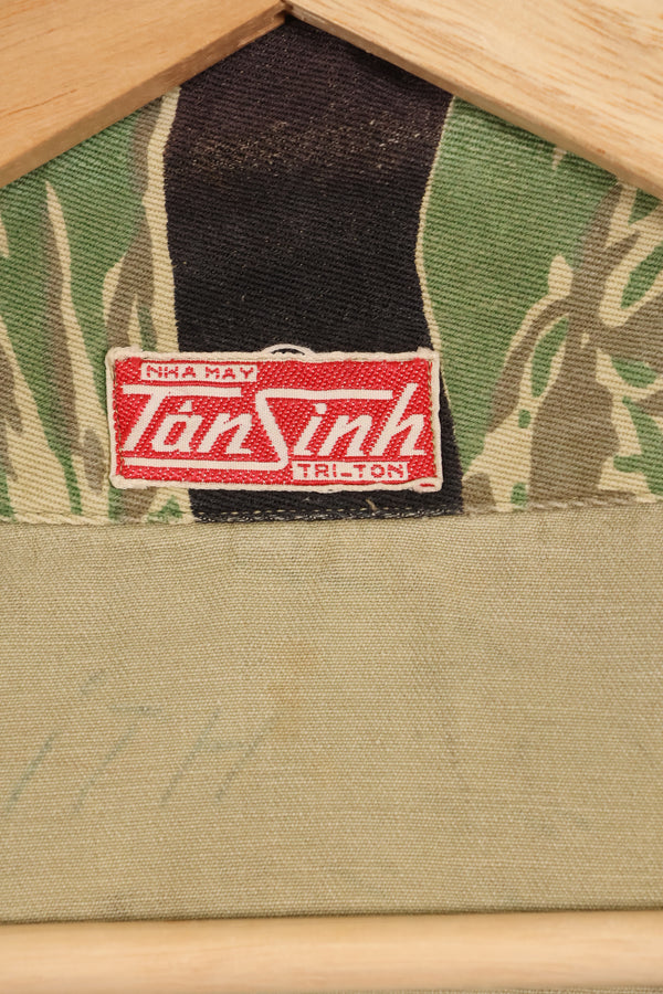 Early 1960s twill fabric, rare VNMC 1st Model tiger stripe shirt, used by Taylor.