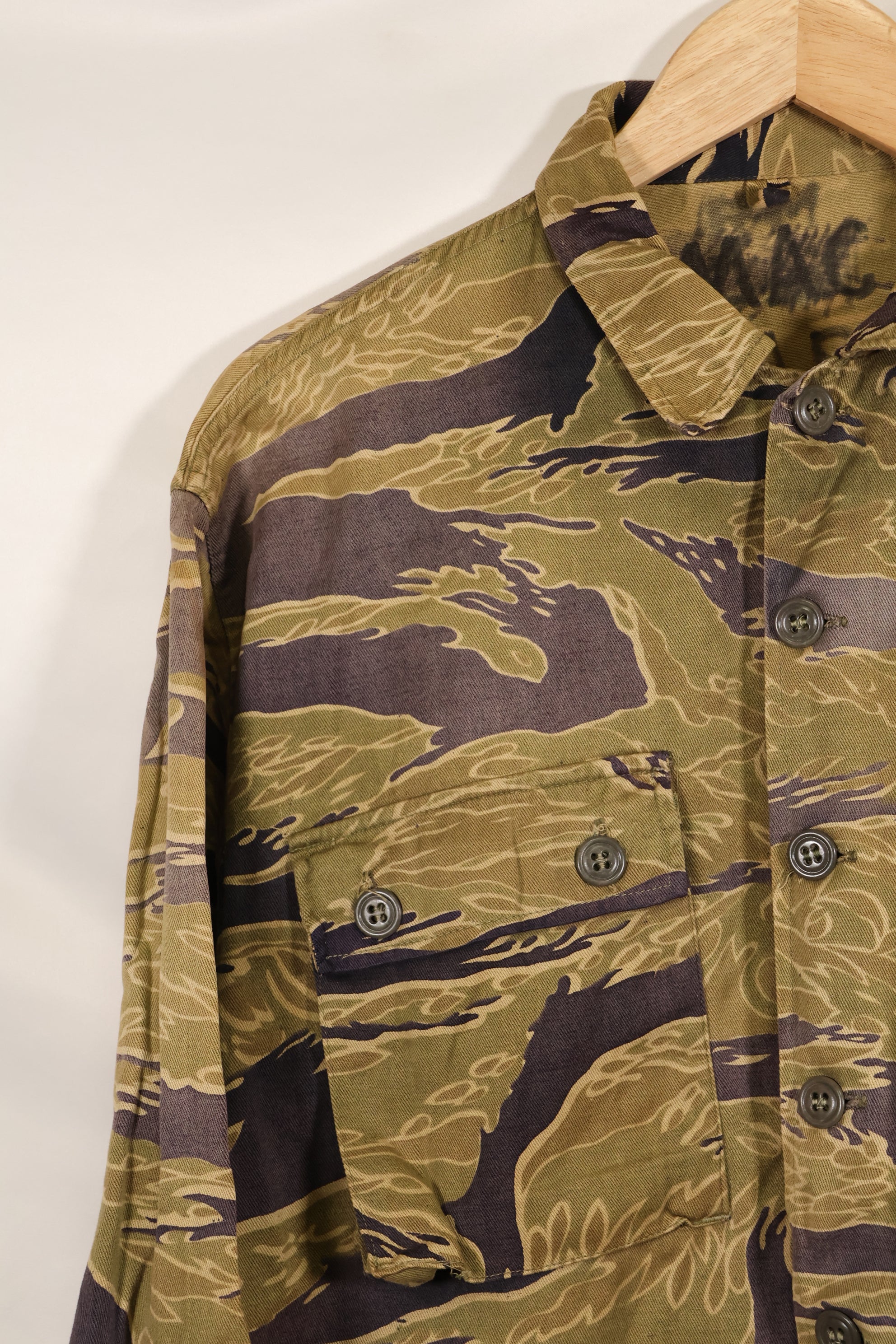 Late 1960s Gold Tiger Stripe Shirt US Cut US-M Faded Used