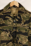 Actual deadstock Okinawa Tiger Tiger Stripe US Cut Shirt US-S Japanese mainland sewing, stained.