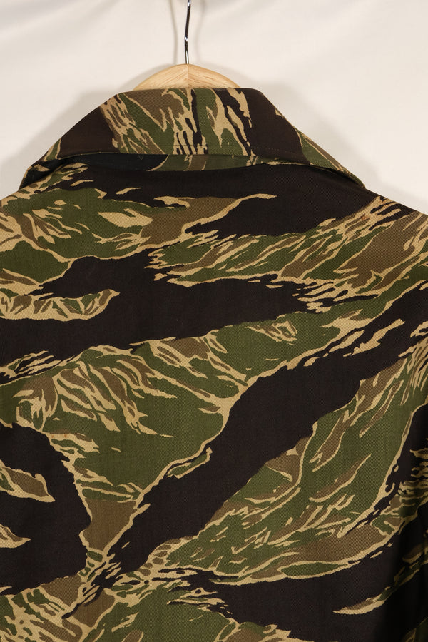 Actual deadstock Okinawa Tiger Tiger Stripe US Cut Shirt US-S Japanese mainland sewing, stained.