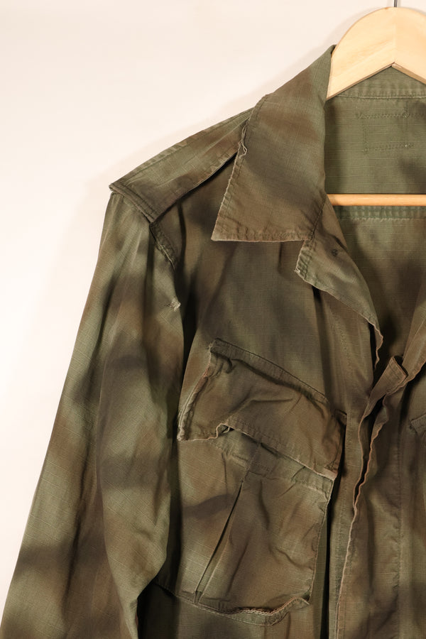 Contract from the late 1960s; Estimated S-R size; Based on an actual jacket; MACV SOG spray-painted jacket; Replica; Manufactured by MILITARIA 1911; Used item
