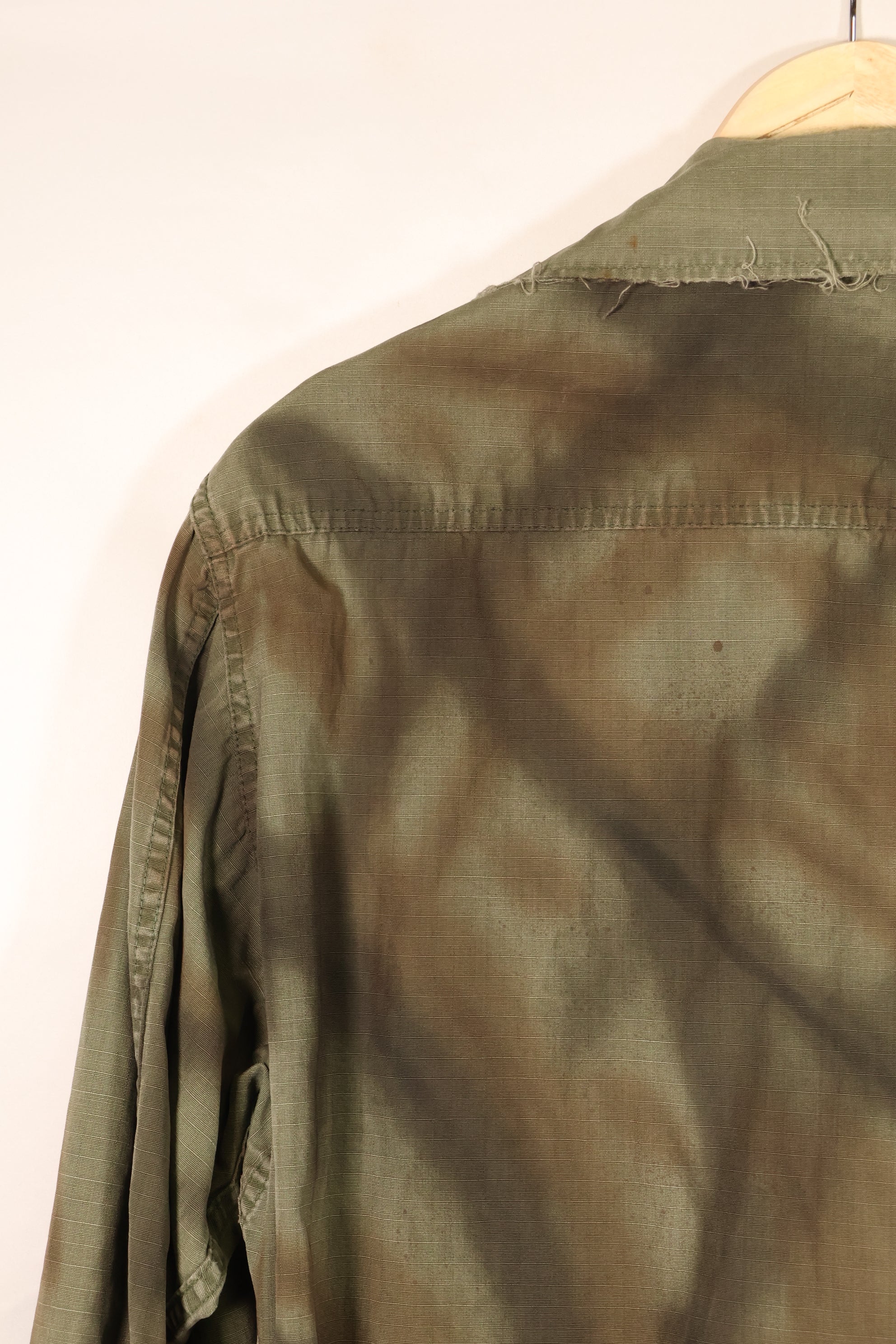 Contract from the late 1960s; Estimated S-R size; Based on an actual jacket; MACV SOG spray-painted jacket; Replica; Manufactured by MILITARIA 1911; Used item