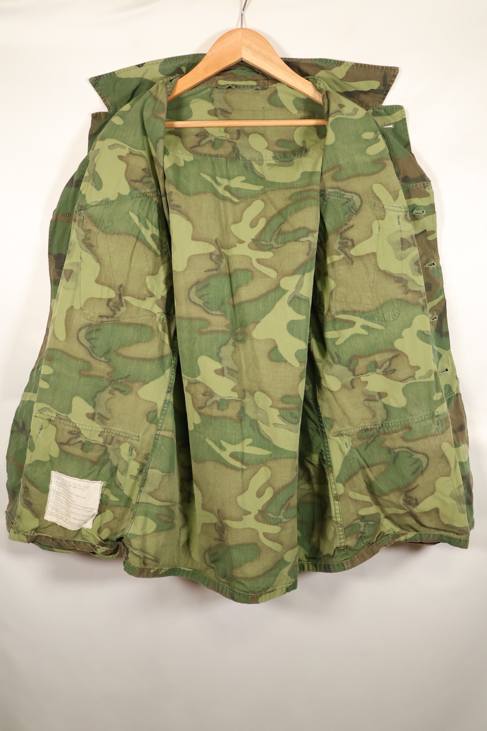 Estimated circa 1966–67; Estimated S-R; Early print; ERDL leaf camouflage; No rip; Fatigue jacket; Short sleeves; Used