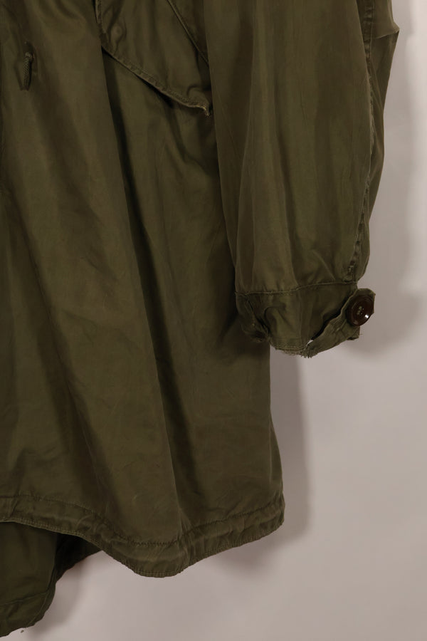 Early 1950s MEDIUM M51 Field Parka with coyote hood, used.