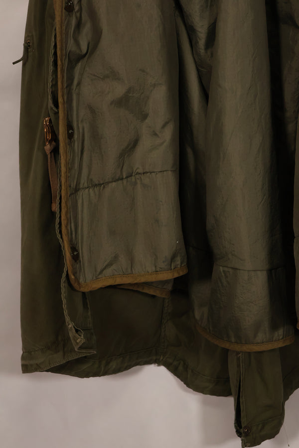 Early 1950s MEDIUM M51 Field Parka with coyote hood, used.