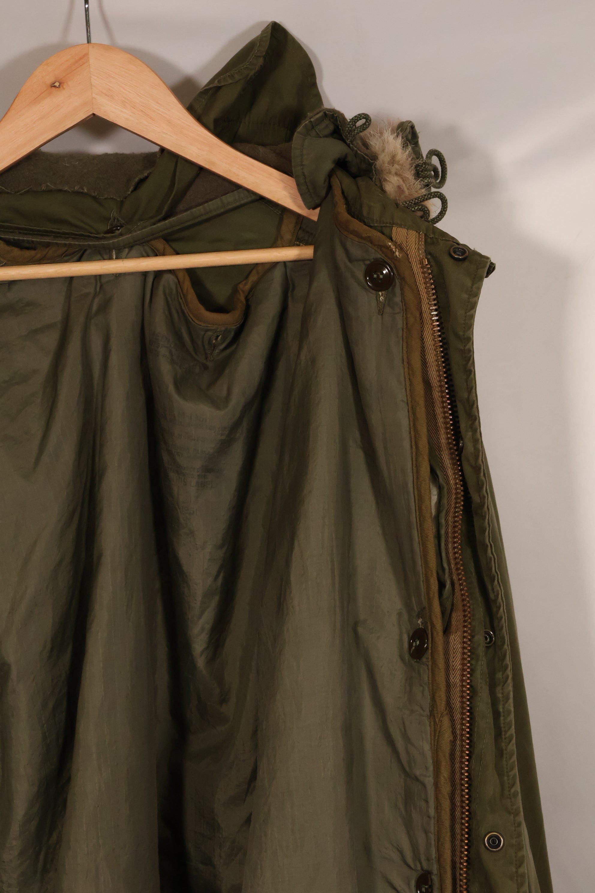 Early 1950s MEDIUM M51 Field Parka with coyote hood, used.