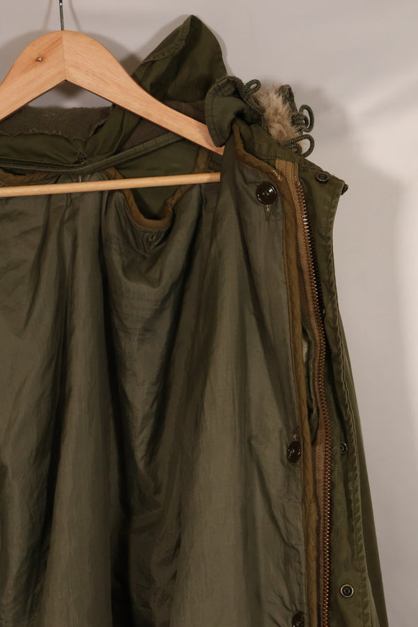 Early 1950s MEDIUM M51 Field Parka with coyote hood, used.