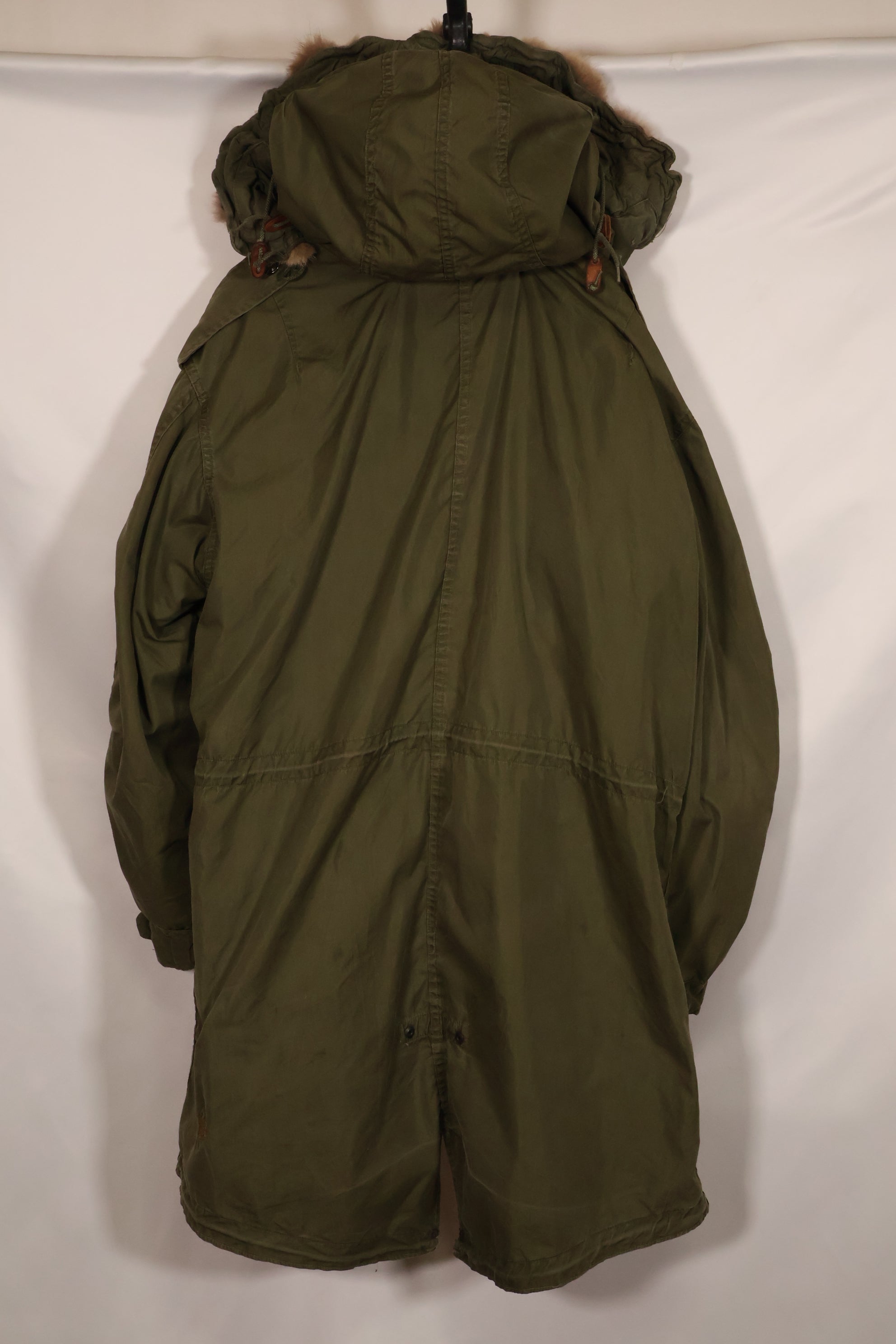 Early 1950s MEDIUM M51 Field Parka with coyote hood, used.