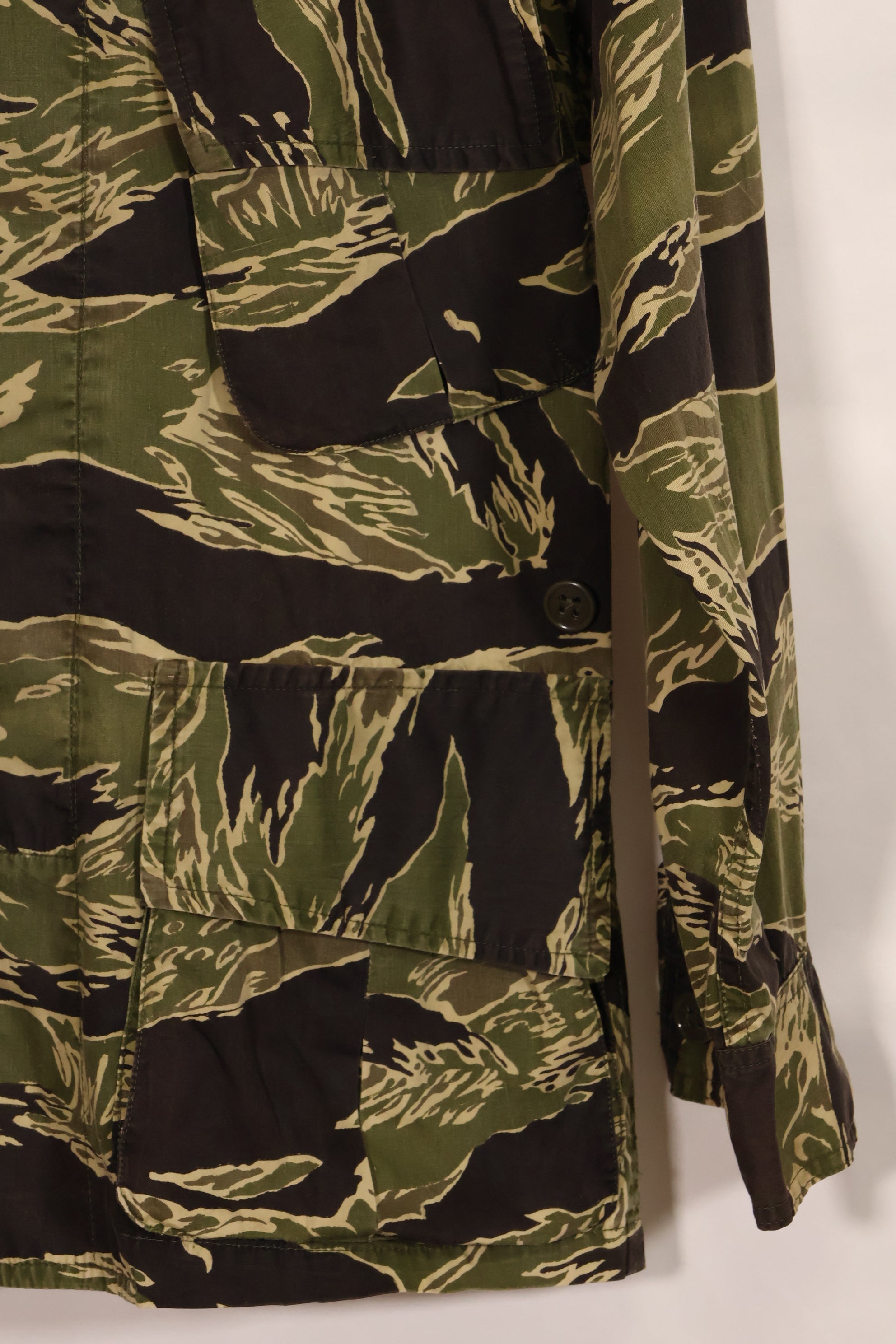 1960s lightweight fabric Okinawa Tiger jungle fatigues cut jacket, used.