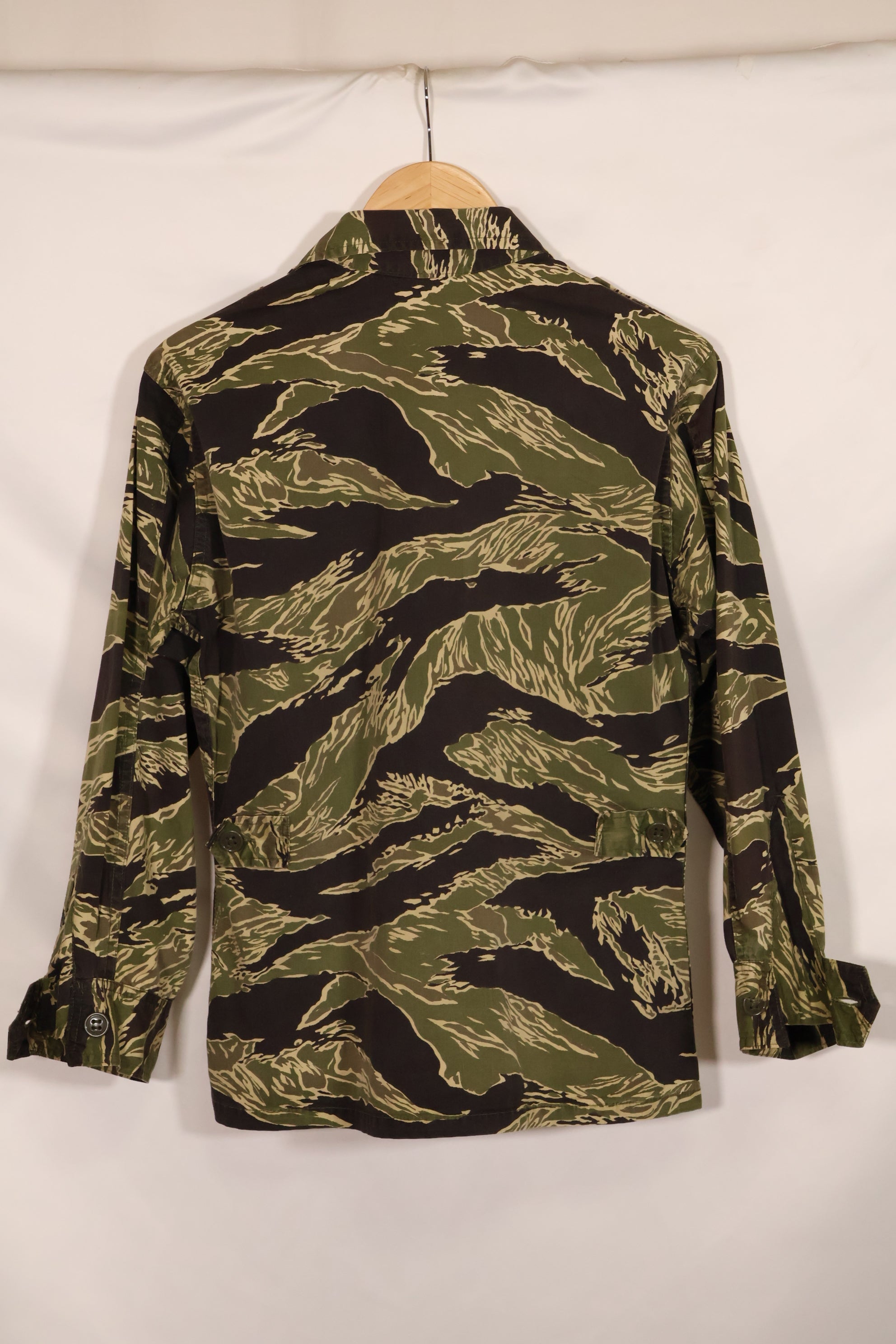 1960s lightweight fabric Okinawa Tiger jungle fatigues cut jacket, used.