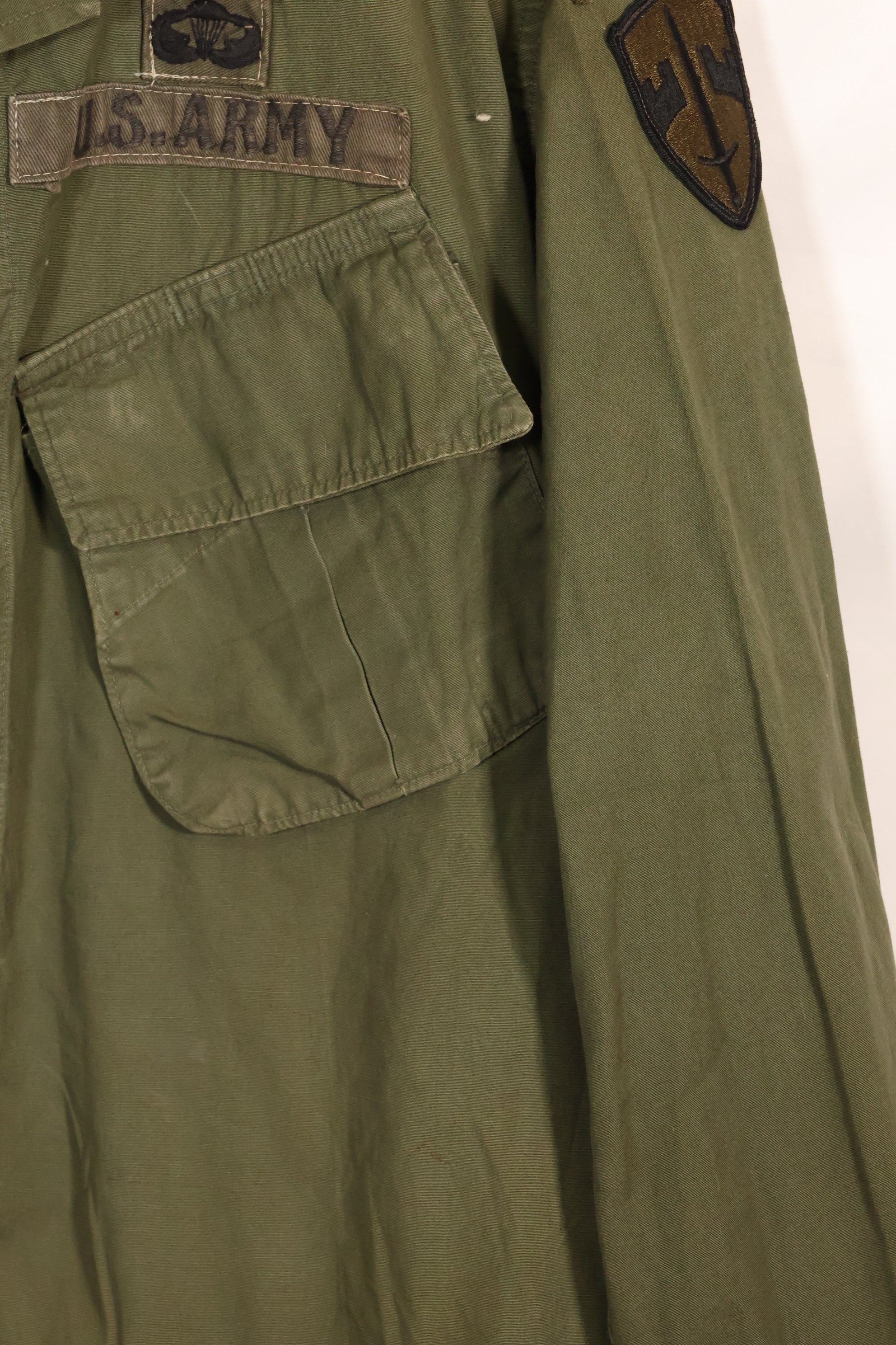 Circa 1965 M-R 2nd Model Jungle Fatigue Jacket, first attached, with patches, famous division, used.