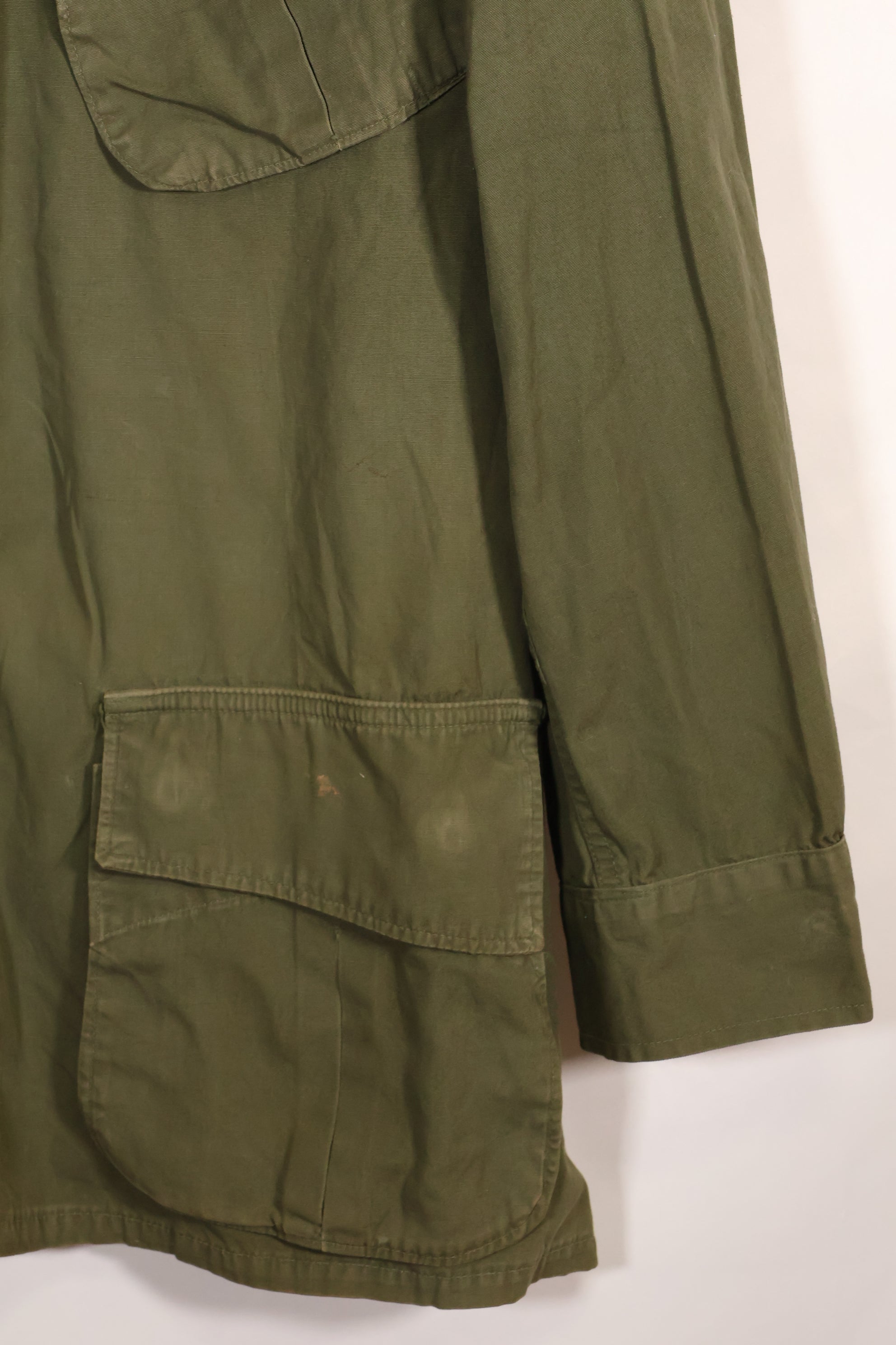 Circa 1965 M-R 2nd Model Jungle Fatigue Jacket, first attached, with patches, famous division, used.