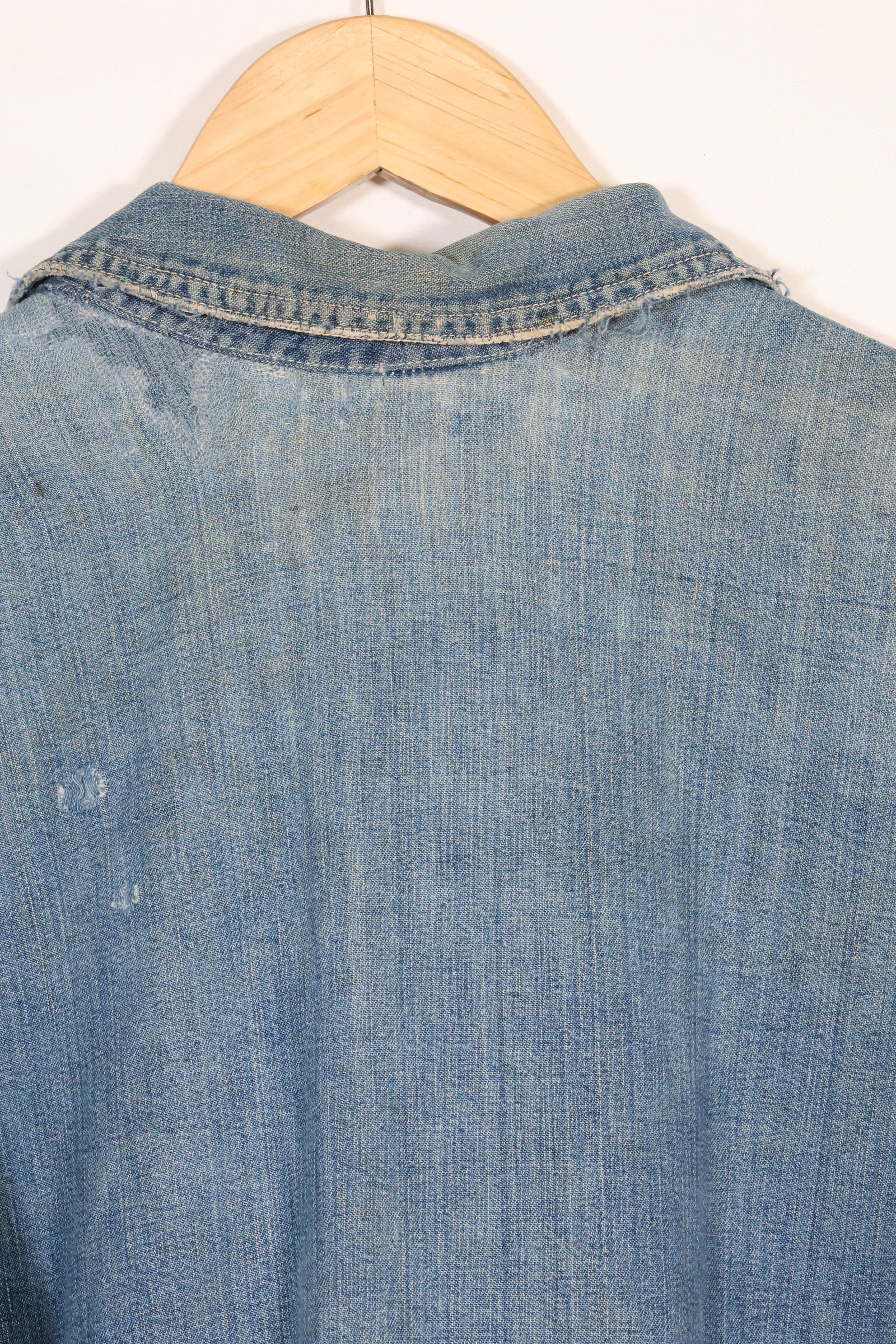 1930s U.S. Army denim pullover shirt, 3 buttons, used.