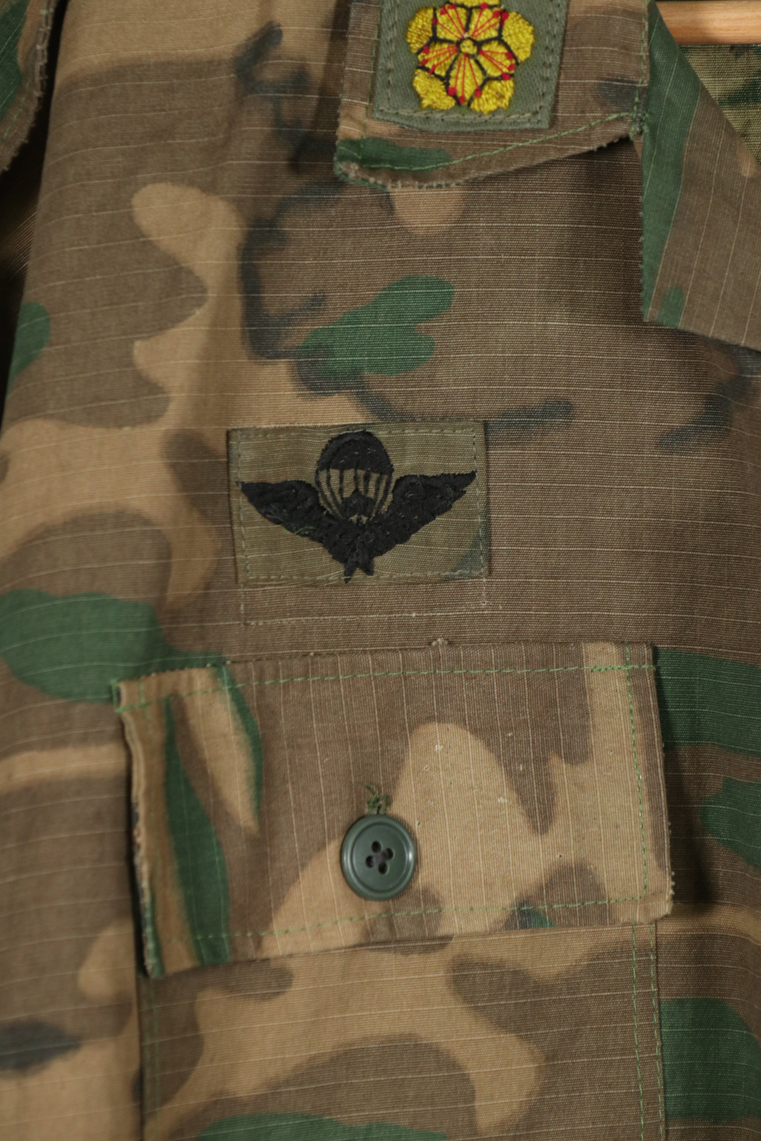 Real fabric South Vietnam M59 Utility Airborne shirt with patch posterior, unused.