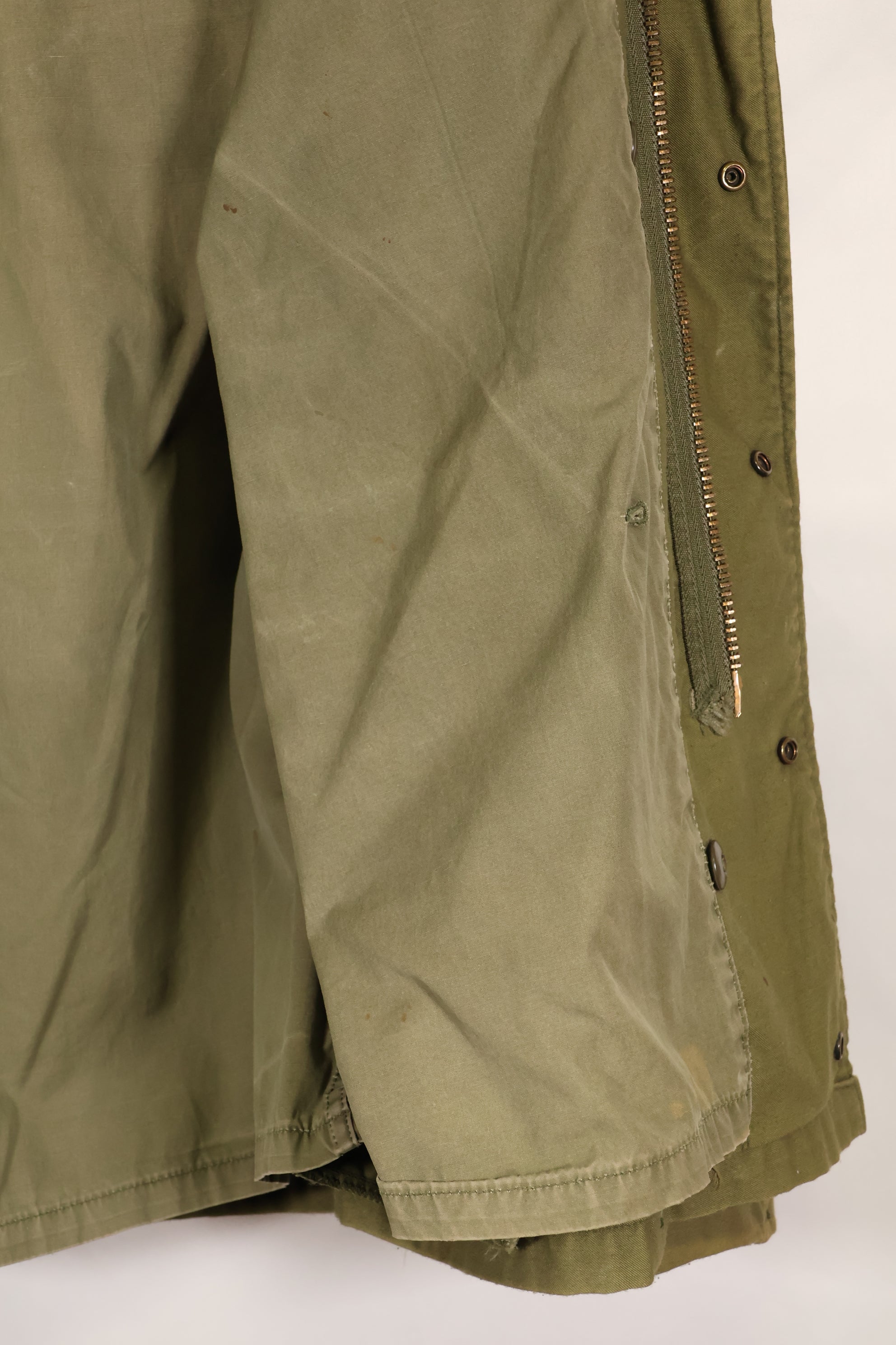 Early 1970's Estimated MEDIUM size 3rd Model M65 Field Jacket, size tag missing, used.