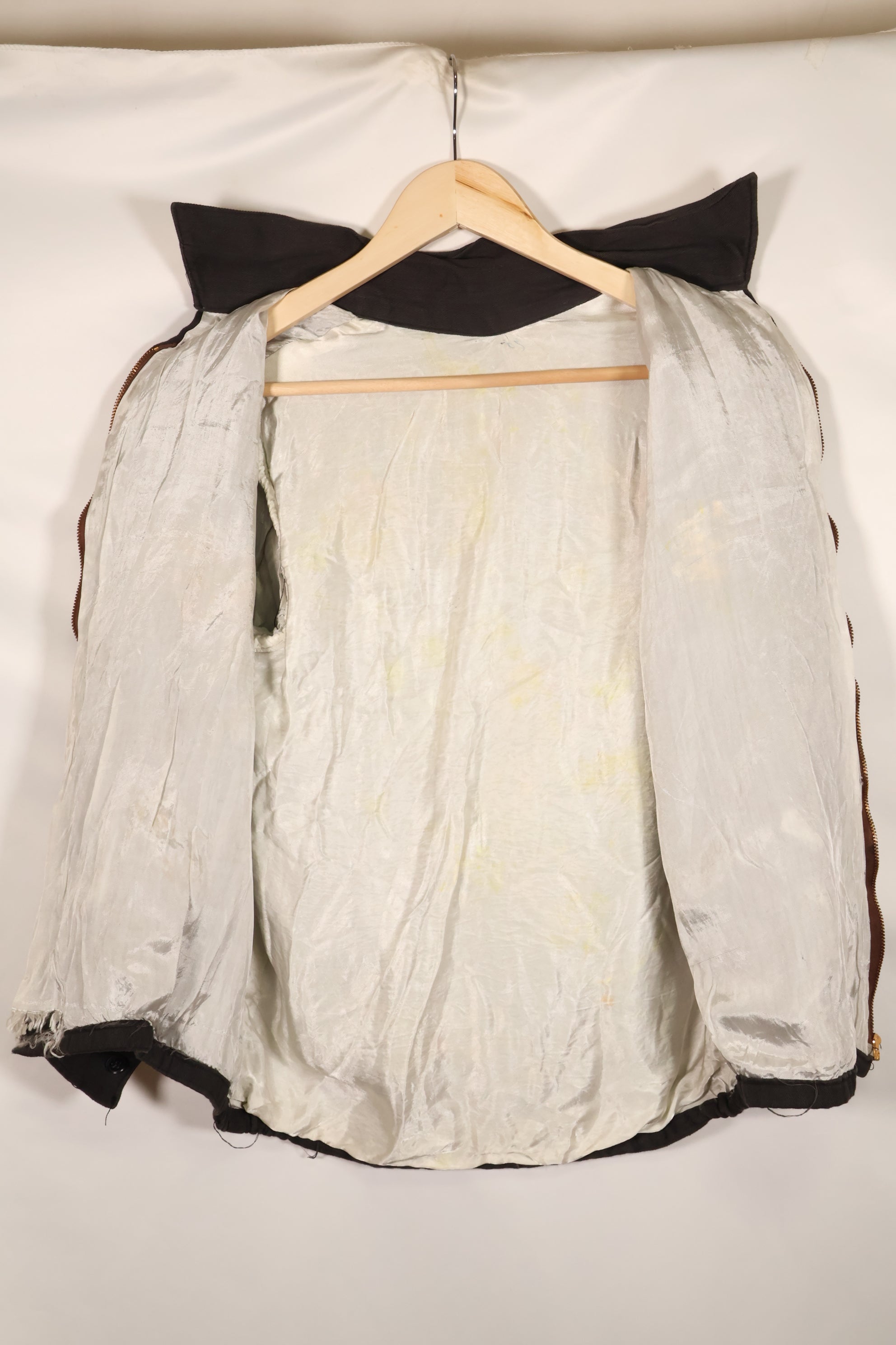 1968-1969 Vietnam War Tour Jacket Viet Jean, good condition, used.