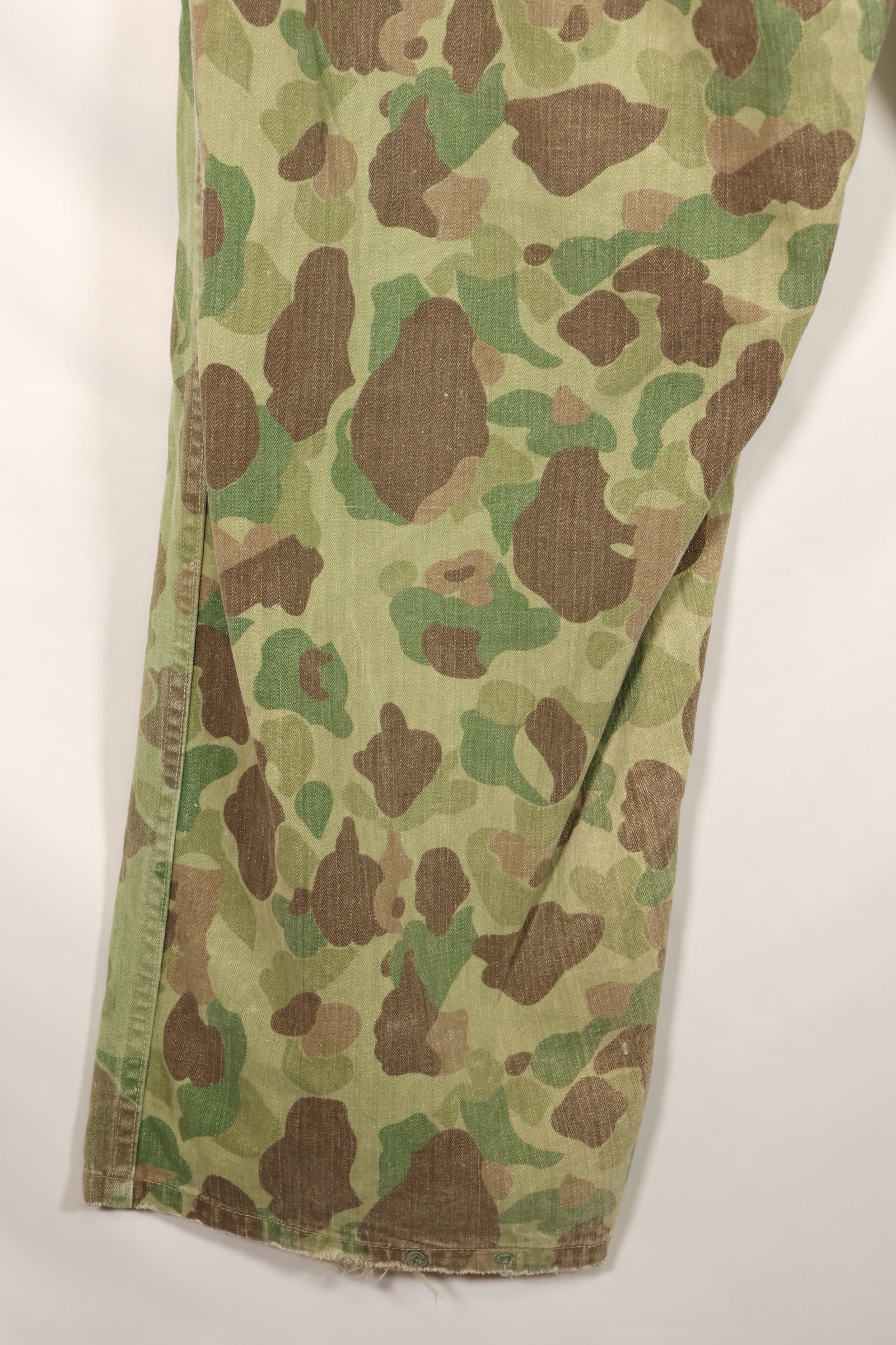 1940's P-44 frogskin camouflage pants USMC, faded, scratched, used.