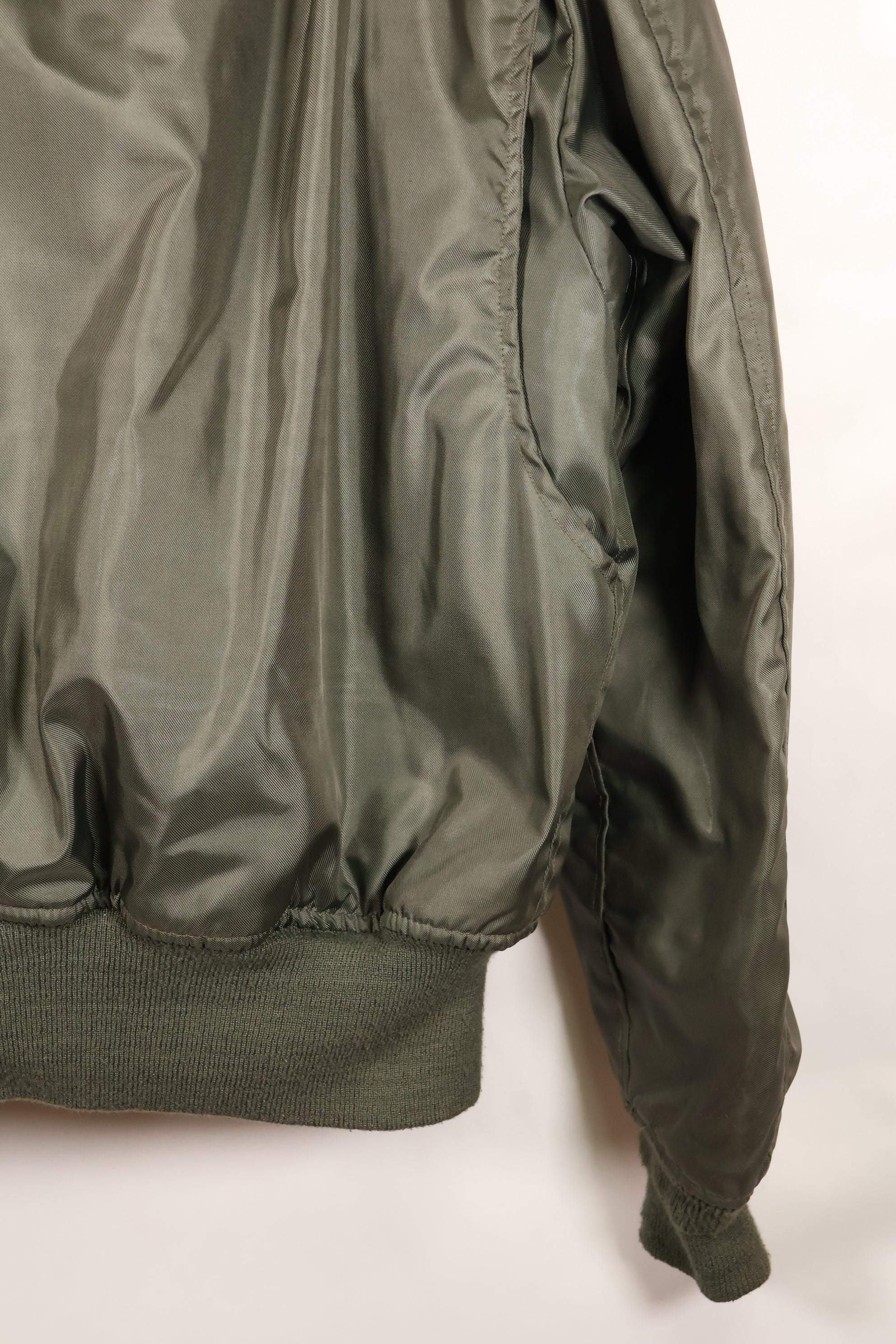 1975 Contract LARGE US Navy CWU-45P Flight Jacket with Intermediates Pockets Used