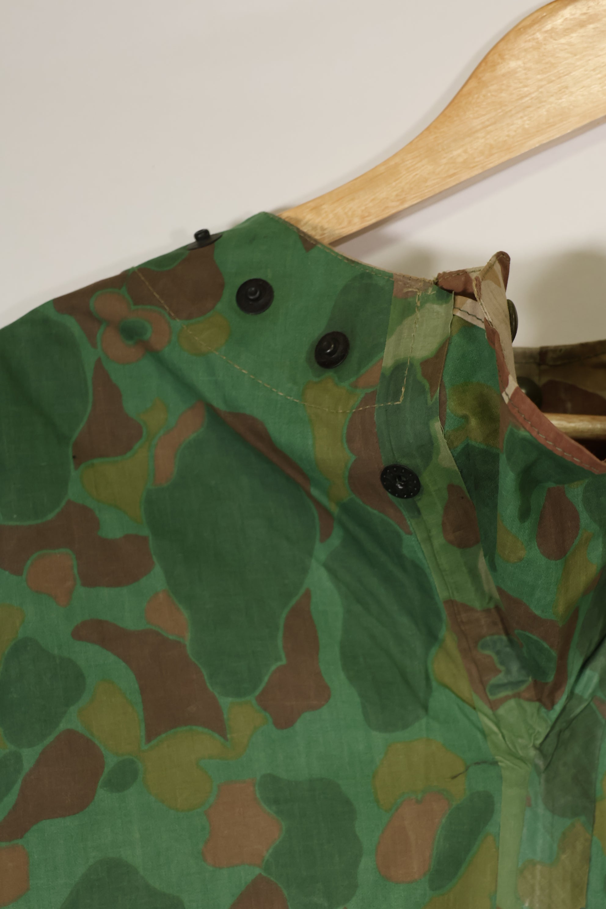 Real 1944 USMC frogskin camouflage rubberized rain poncho, good condition, used.