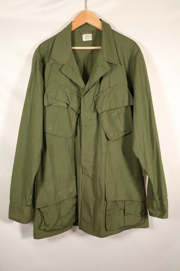 1966-67 Contract M-R Non Rip 3rd Model Jungle Fatigue Jacket in good condition.