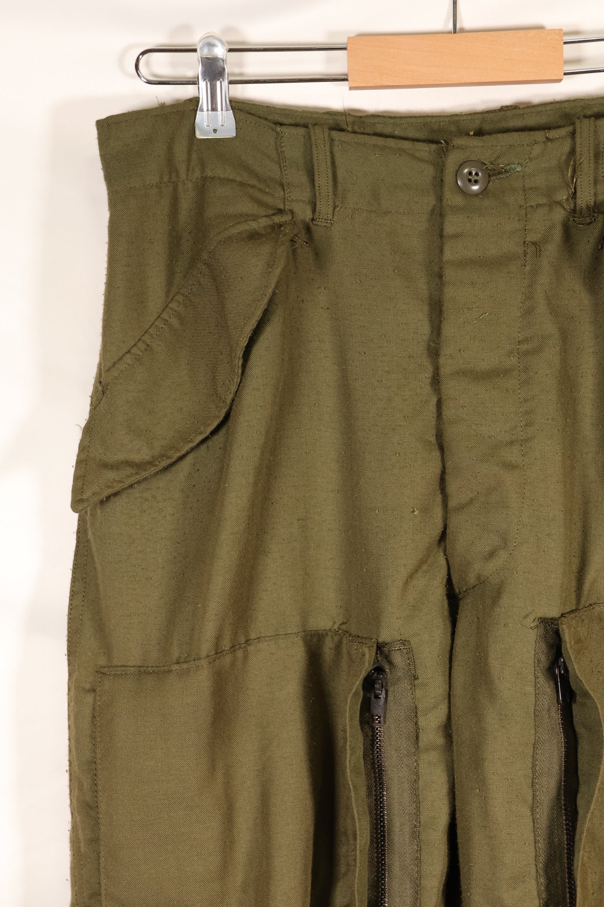Early 1970s, estimated MEDIUM pilot fireproof pants, size tag missing, used.