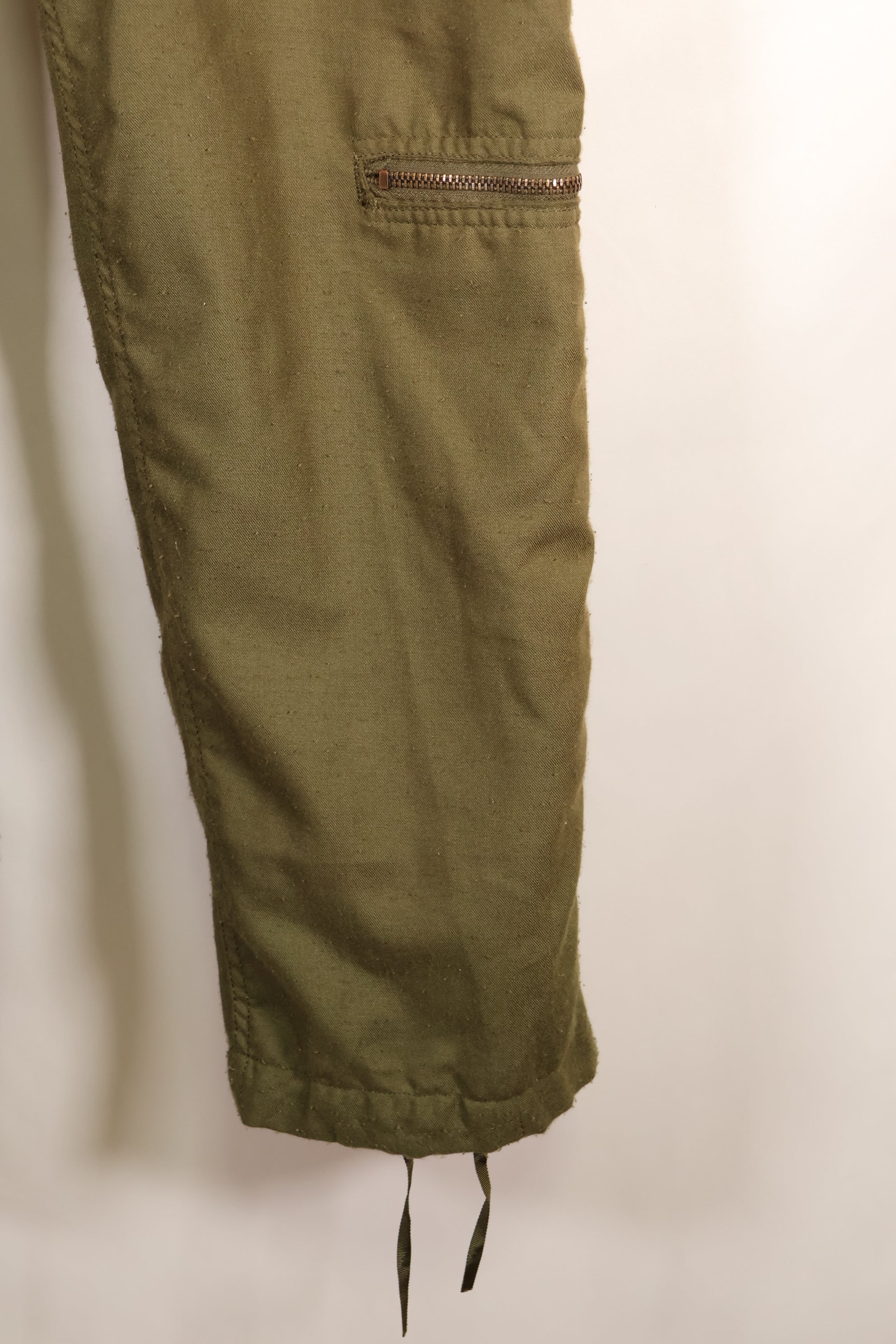 Early 1970s, estimated MEDIUM pilot fireproof pants, size tag missing, used.