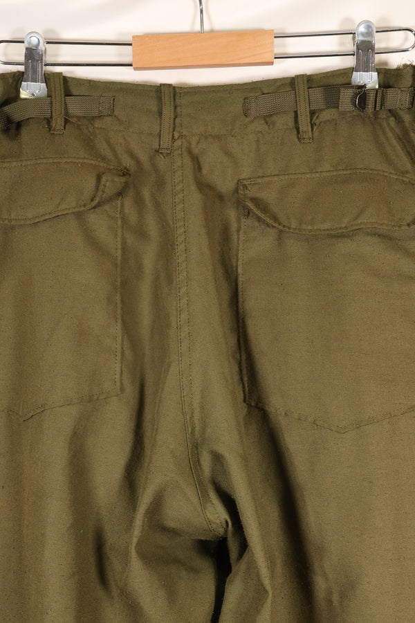 Early 1970s, estimated MEDIUM pilot fireproof pants, size tag missing, used.