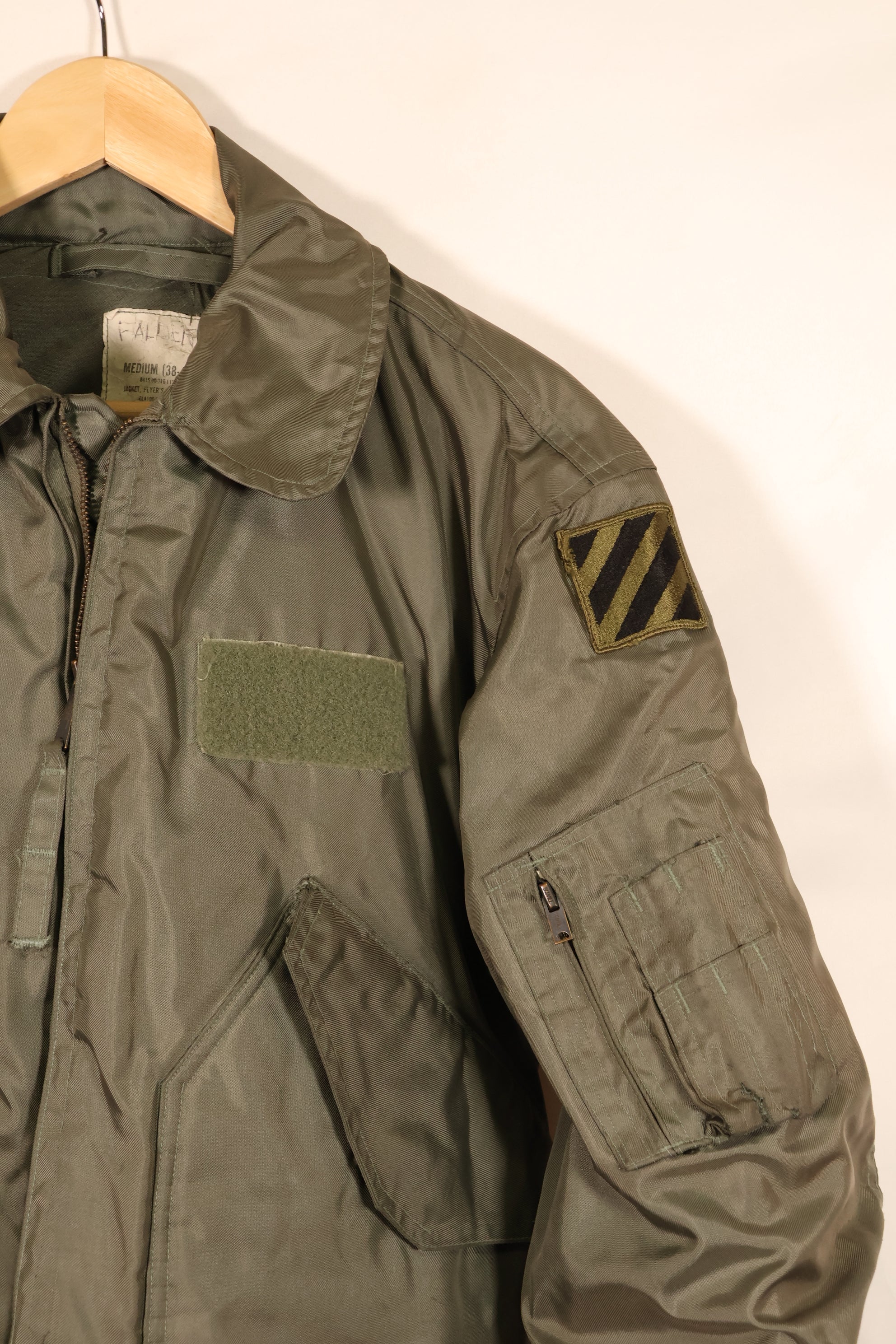 1990年契約　MEDIUM　CWU-45P　高高度フライトジャケット　陸軍パッチ付き　中古品
