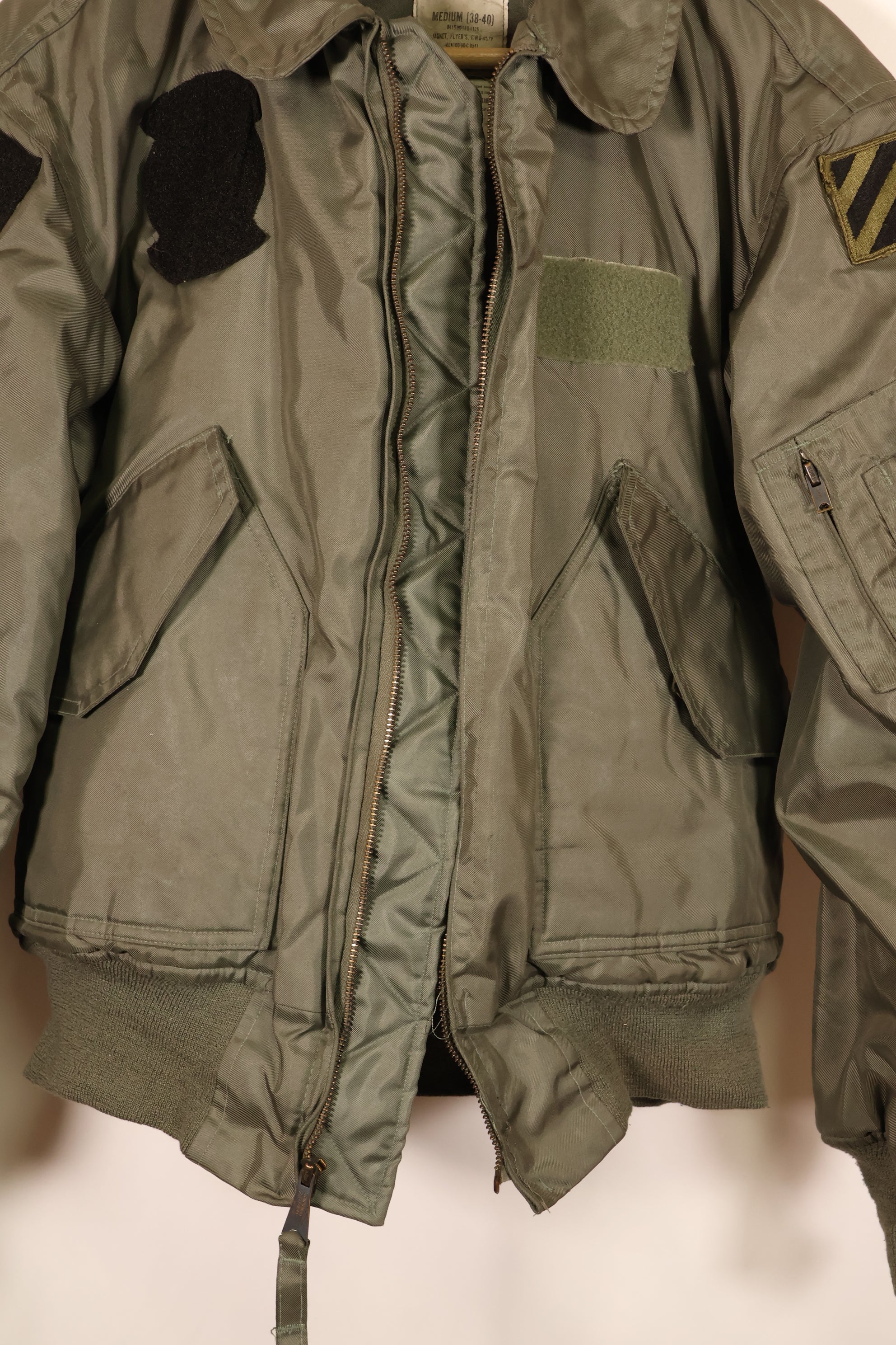 1990年契約　MEDIUM　CWU-45P　高高度フライトジャケット　陸軍パッチ付き　中古品