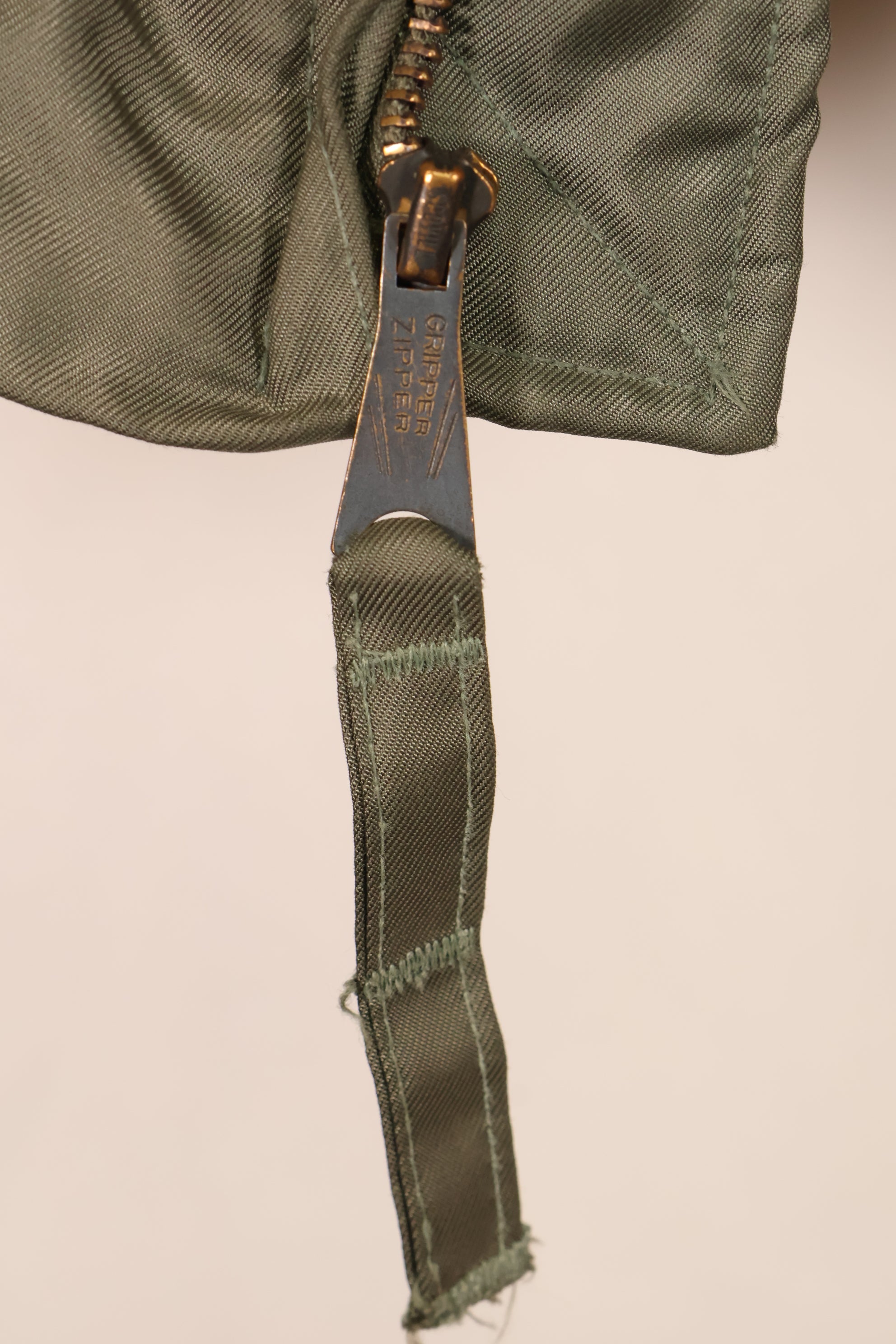 1990年契約　MEDIUM　CWU-45P　高高度フライトジャケット　陸軍パッチ付き　中古品